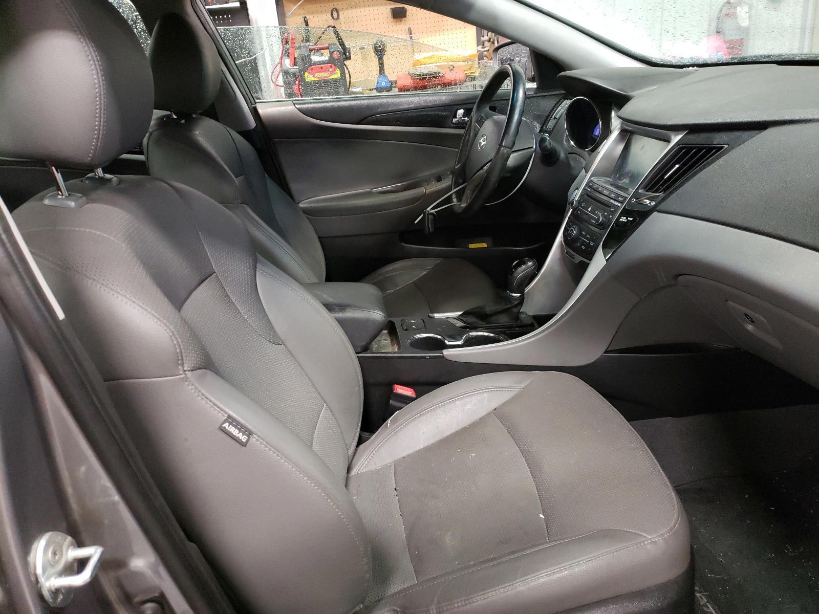 Photo 5 from auction – 2014 HYUNDAI SONATA SE with VIN 5NPEC4AC4EH851077