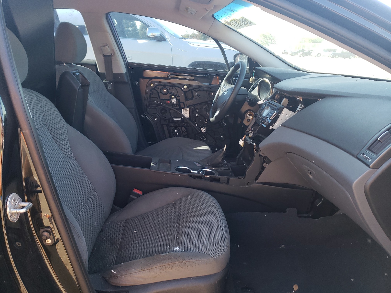 Photo 5 from auction – 2011 HYUNDAI SONATA GLS with VIN 5NPEB4AC5BH264983