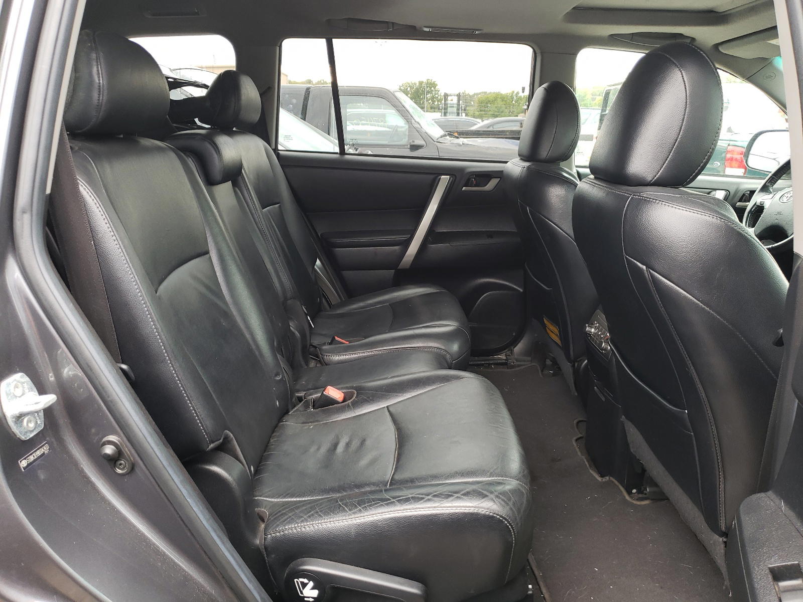 Photo 6 from auction – 2011 TOYOTA HIGHLANDER with VIN 5TDBK3EH9BS043433