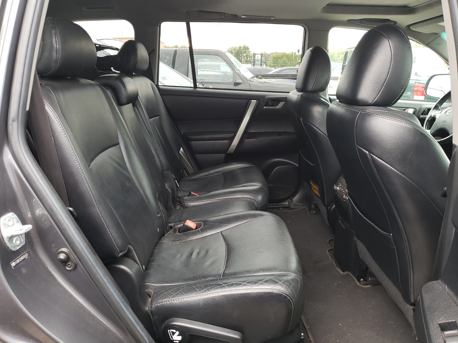 Zdjęcie 6 z aukcji – 2011 TOYOTA HIGHLANDER z VIN 5TDBK3EH9BS043433
