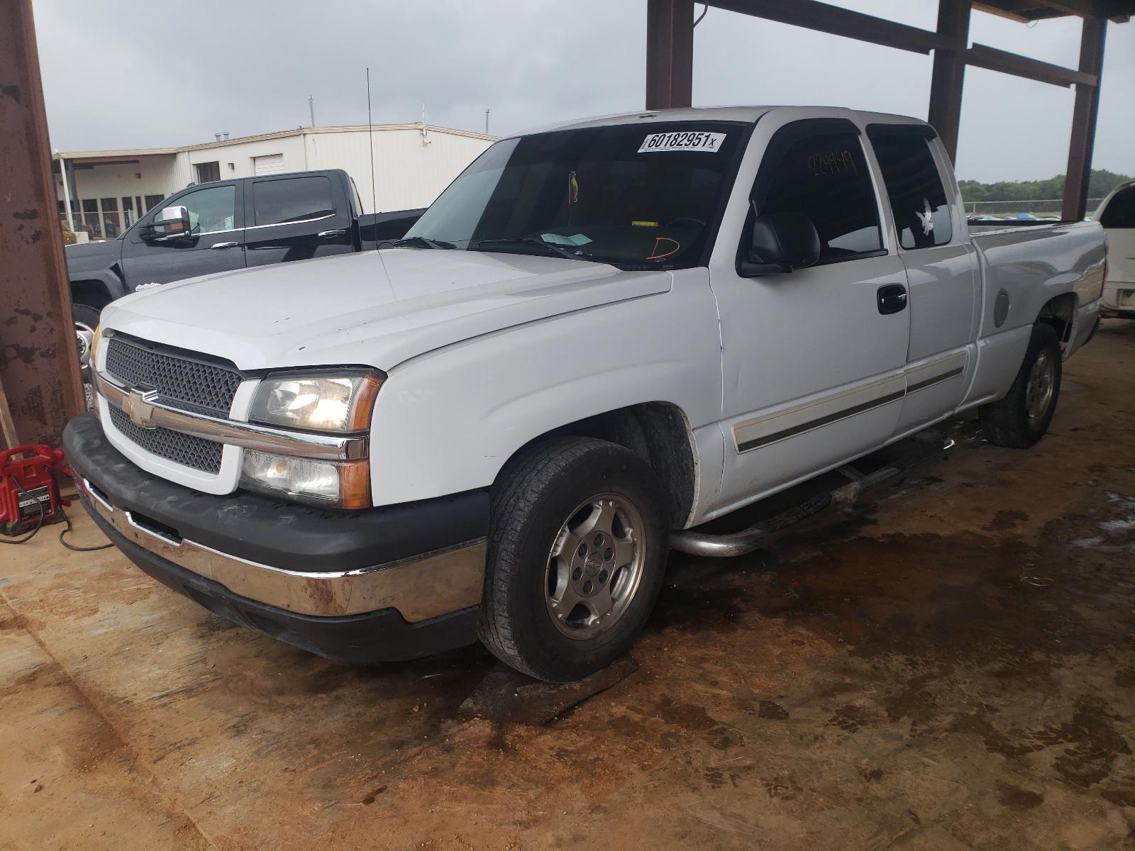 Photo 2 from auction – 2004 CHEVROLET SILVERADO with VIN 2GCEC19T641337184