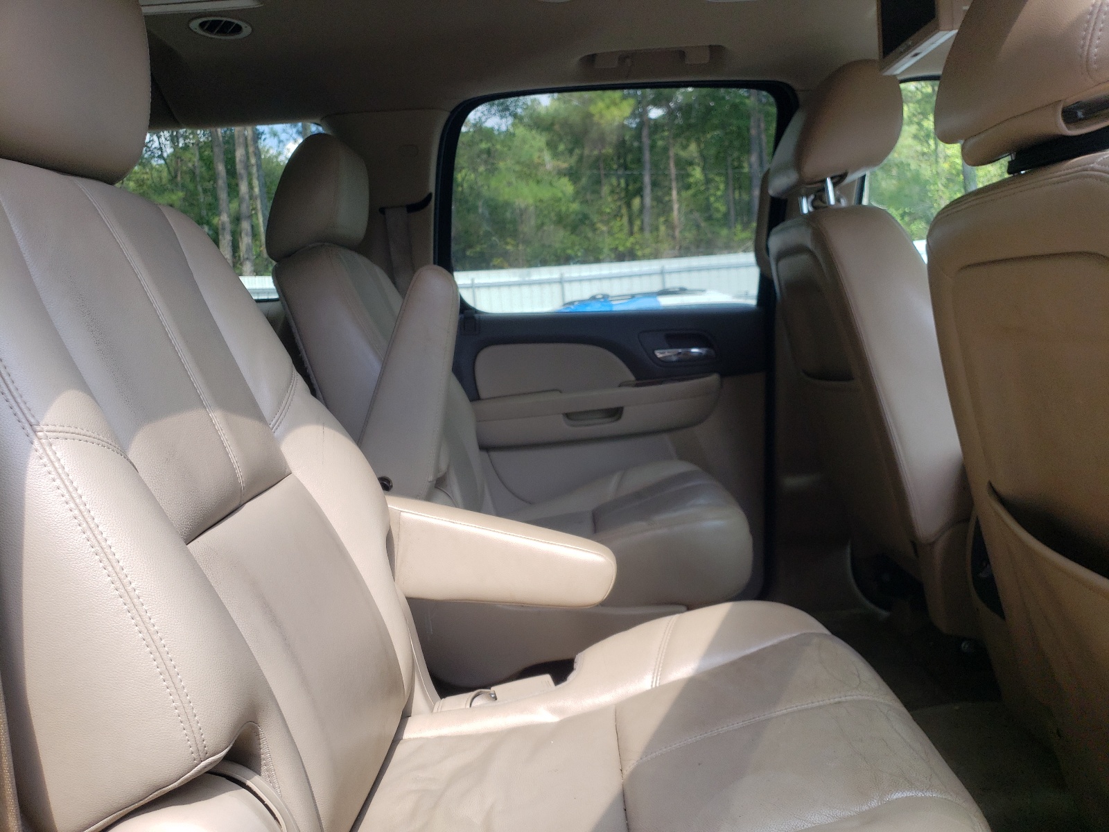 Photo 6 from auction – 2012 CHEVROLET SUBURBAN C with VIN 1GNSCJE01CR265791