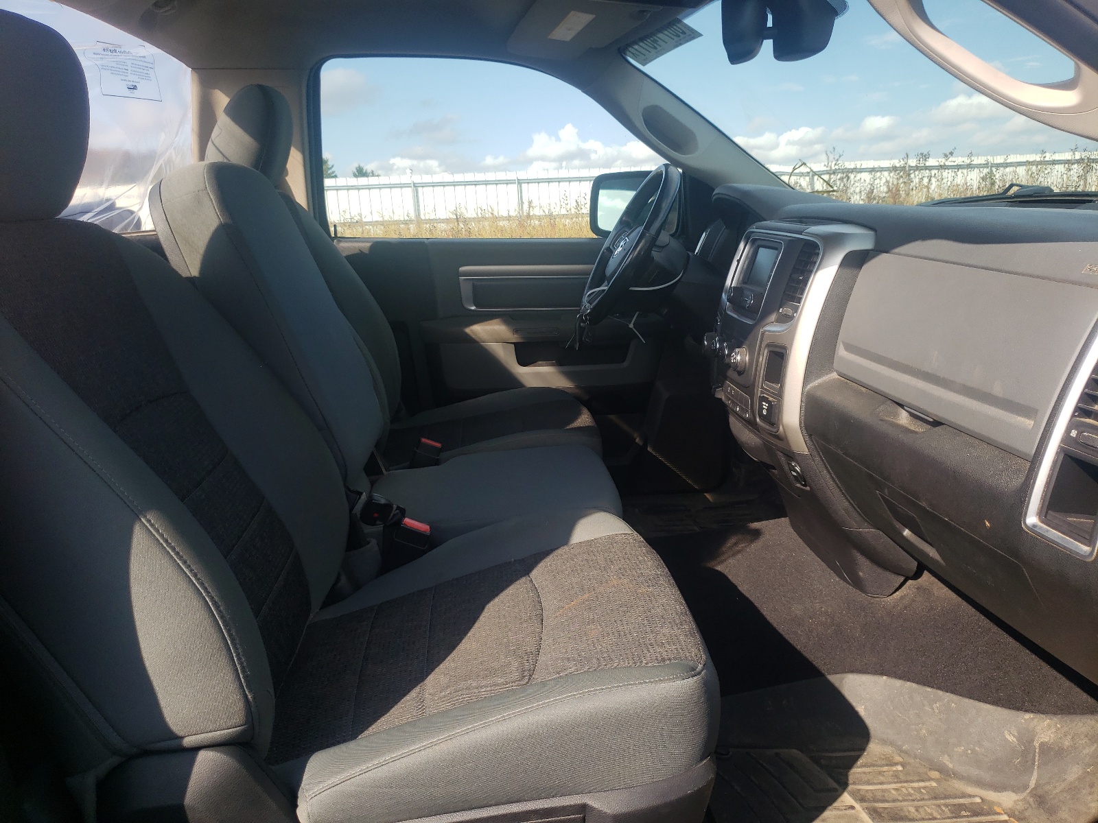 Photo 5 from auction – 2014 RAM 1500 SLT with VIN 3C6JR7BT9EG298469