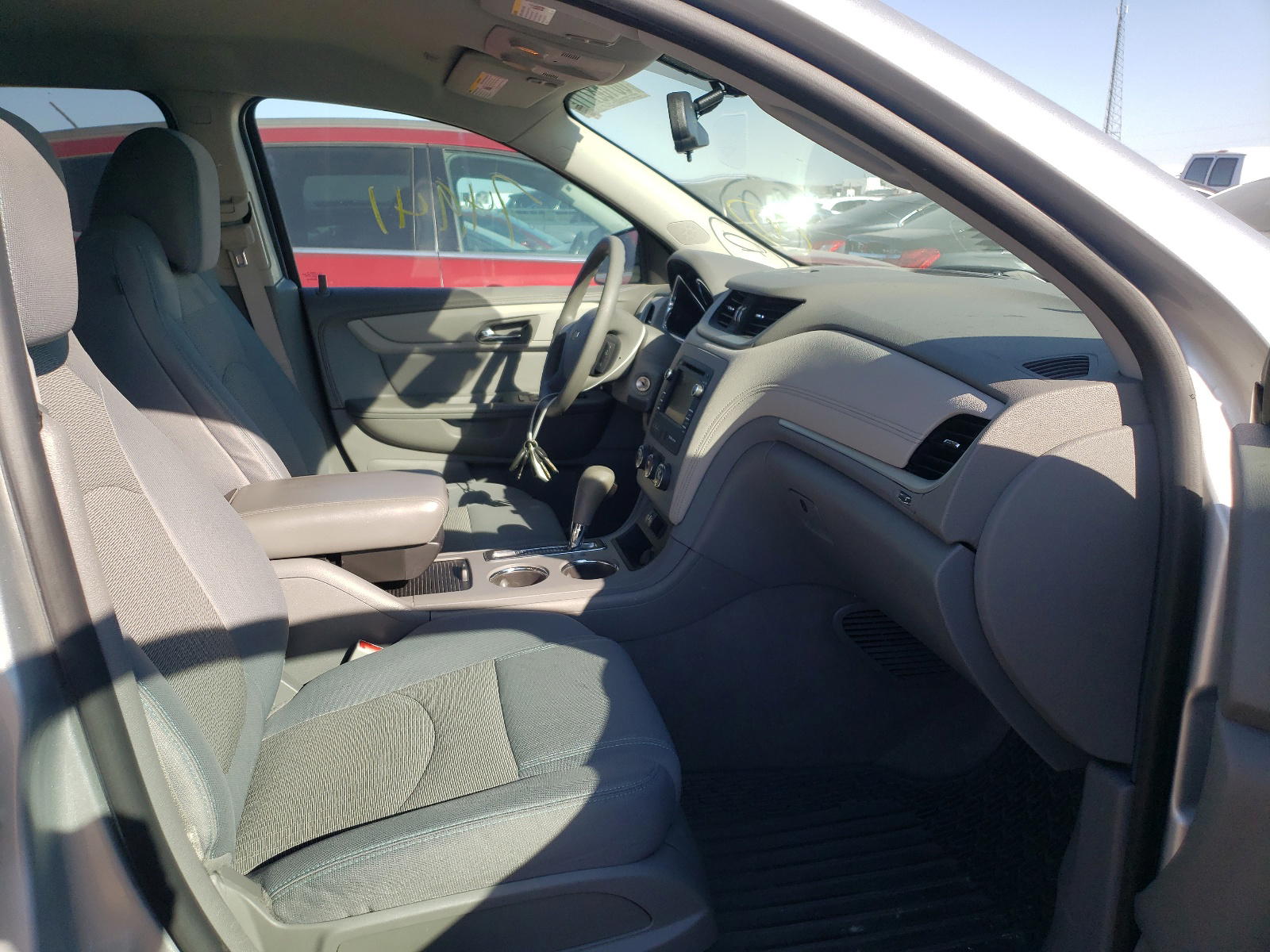Photo 5 from auction – 2014 CHEVROLET TRAVERSE L with VIN 1GNKRFKD6EJ120847
