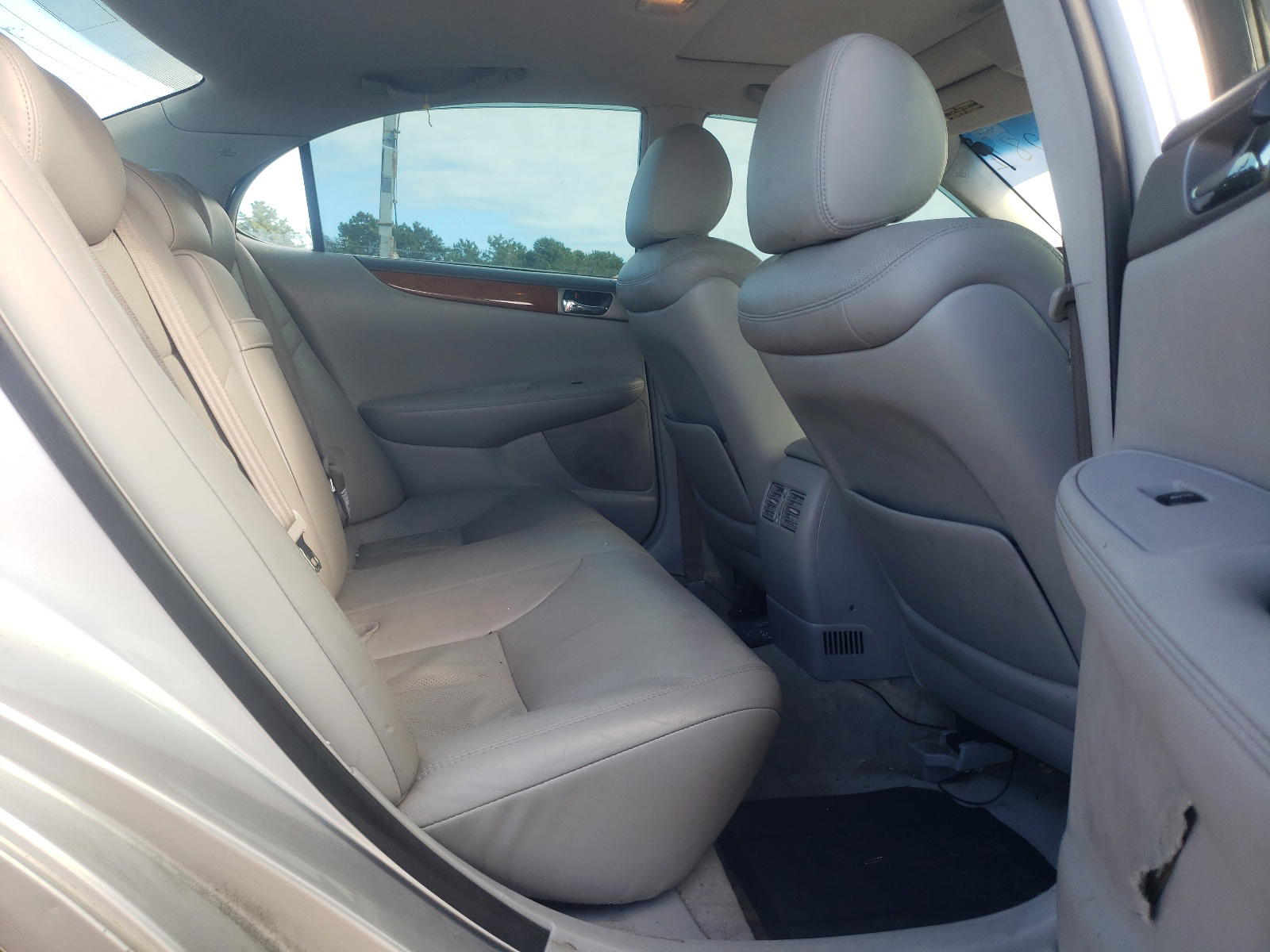 Photo 6 from auction – 2005 LEXUS ES 330 with VIN JTHBA30G555099489