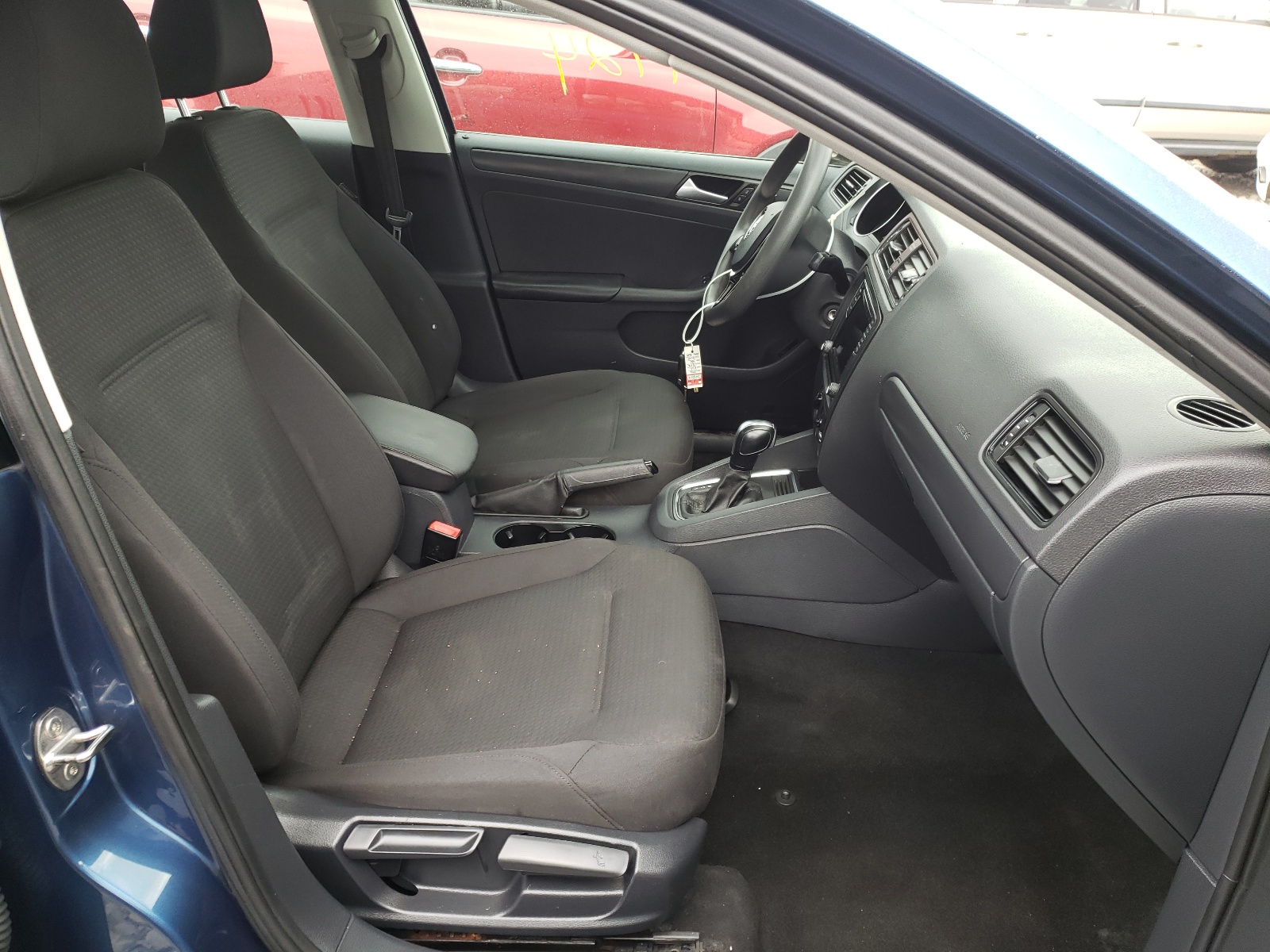 Photo 5 from auction – 2016 VOLKSWAGEN JETTA S with VIN 3VW267AJ7GM348017