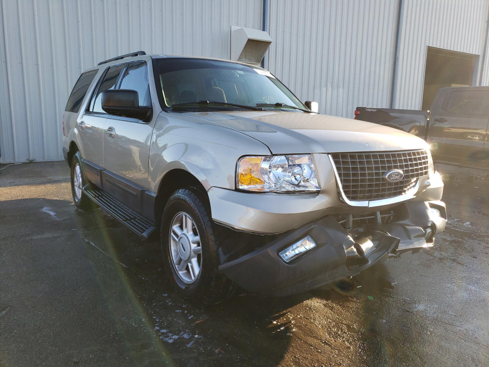 FORD EXPEDITION 2005 with VIN 1FMPU15595LA05714 - Photo from auction