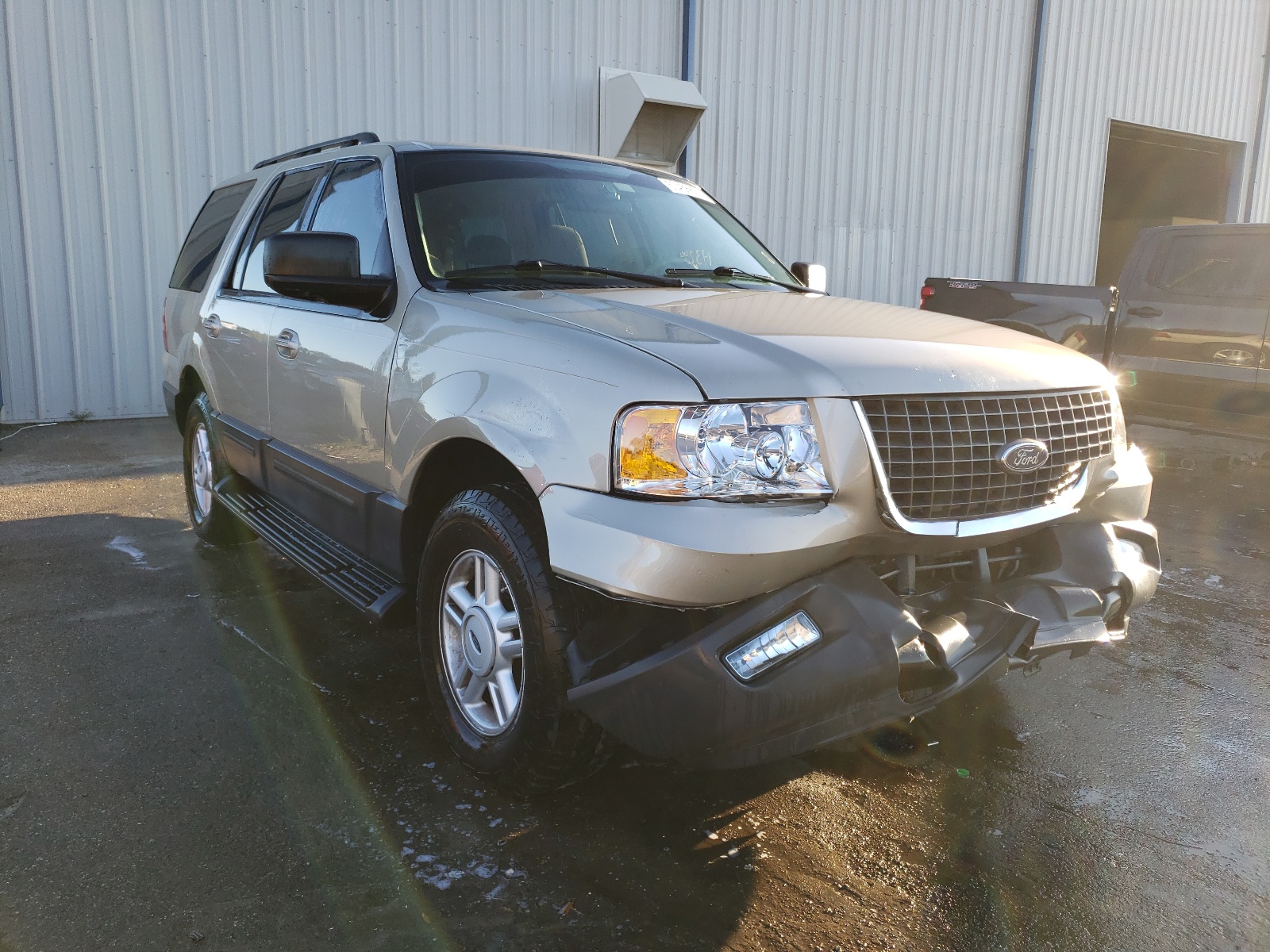 صورة رقم 1 من المزاد - 2005 FORD EXPEDITION مع VIN 1FMPU15595LA05714