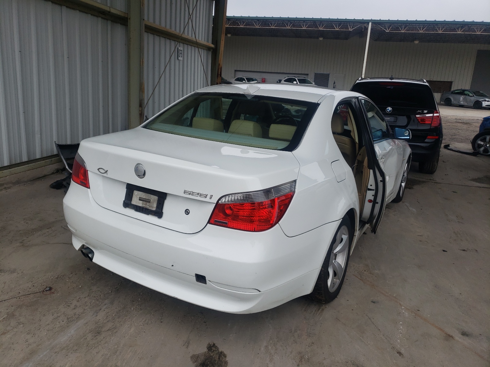 Photo 4 from auction – 2006 BMW 525 I with VIN WBANE53516CK84478