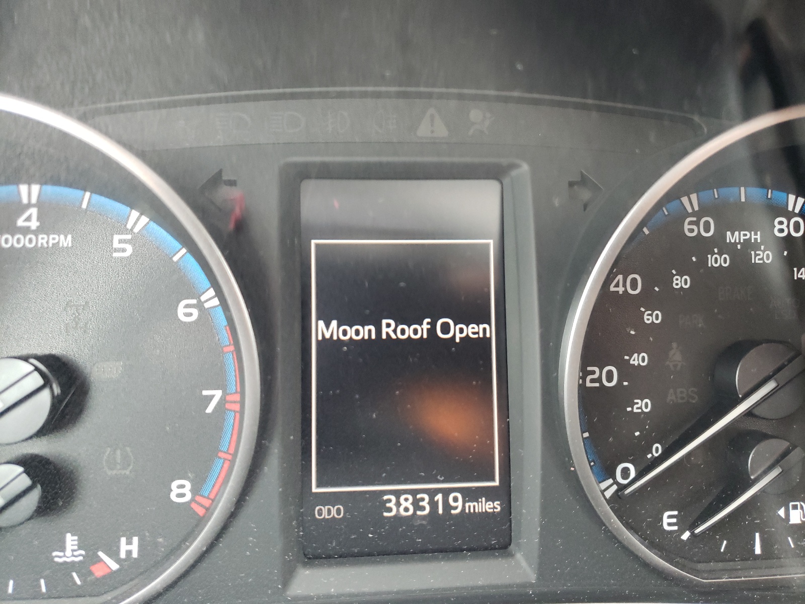 Photo 8 from auction – 2018 TOYOTA RAV4 ADVEN with VIN 2T3RFREV4JW827060