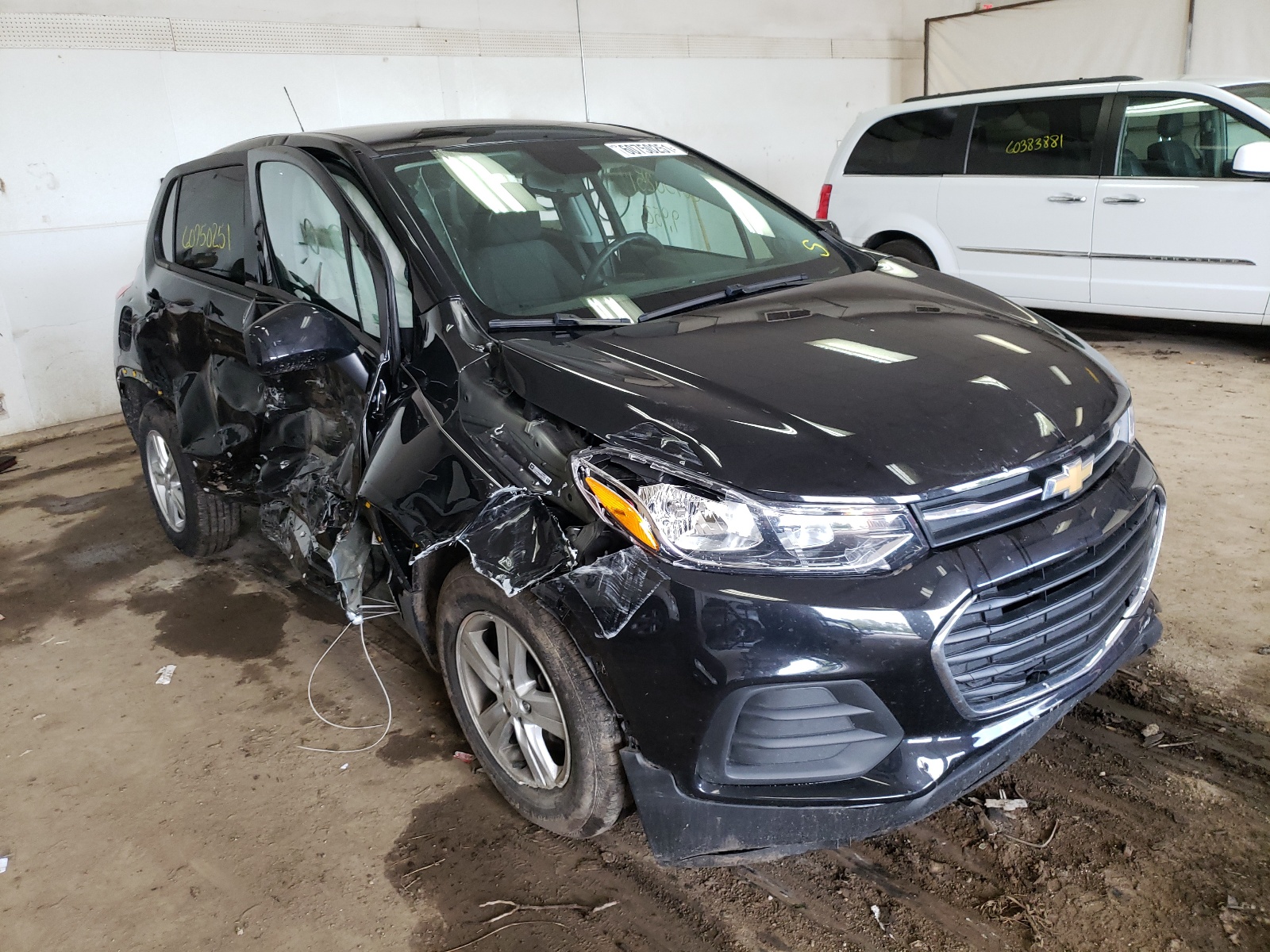 CHEVROLET TRAX LS 2020 with VIN KL7CJKSB6LB087171 - Photo from auction