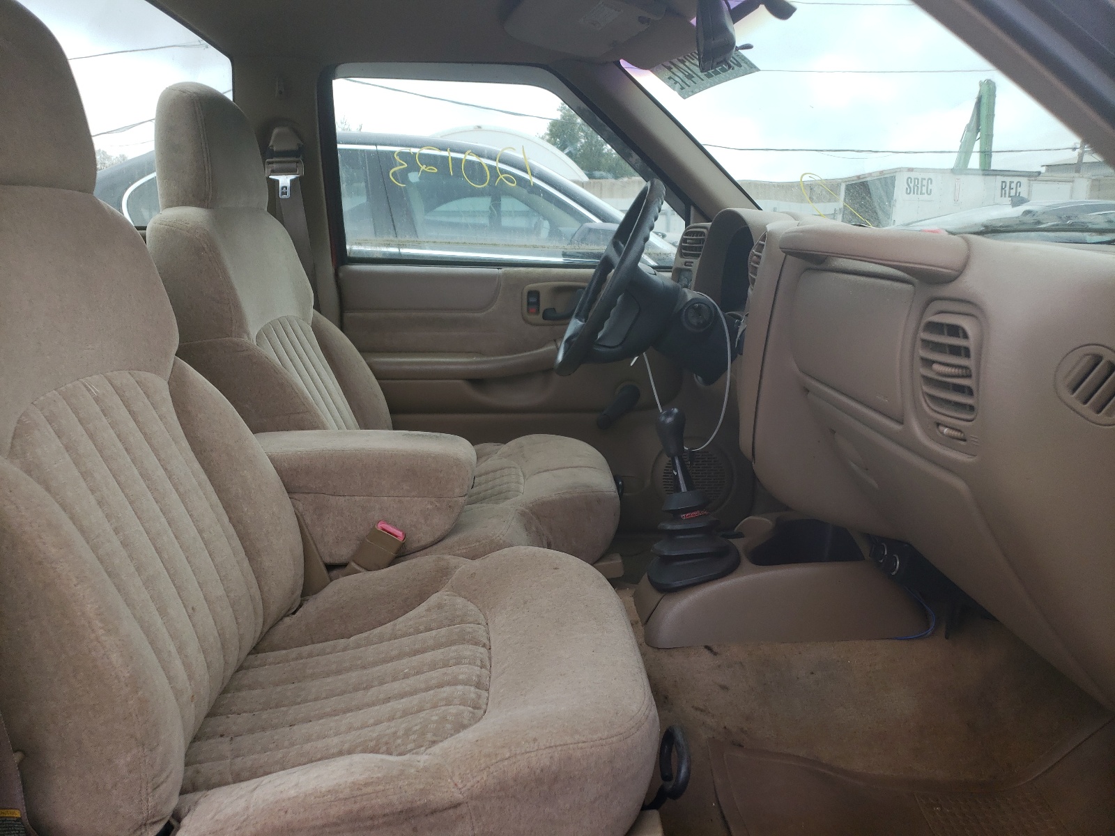 Photo 5 from auction – 1998 CHEVROLET S10 with VIN 1GCCS1442W8147649