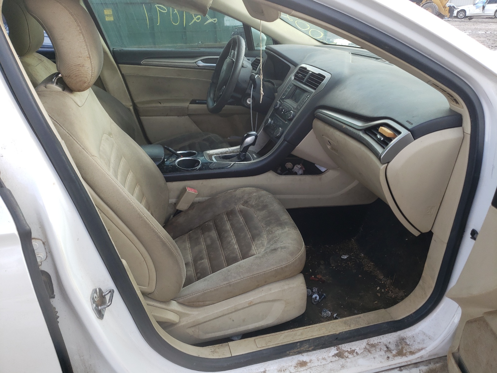 Photo 5 from auction – 2013 FORD FUSION SE with VIN 3FA6P0HR6DR126478