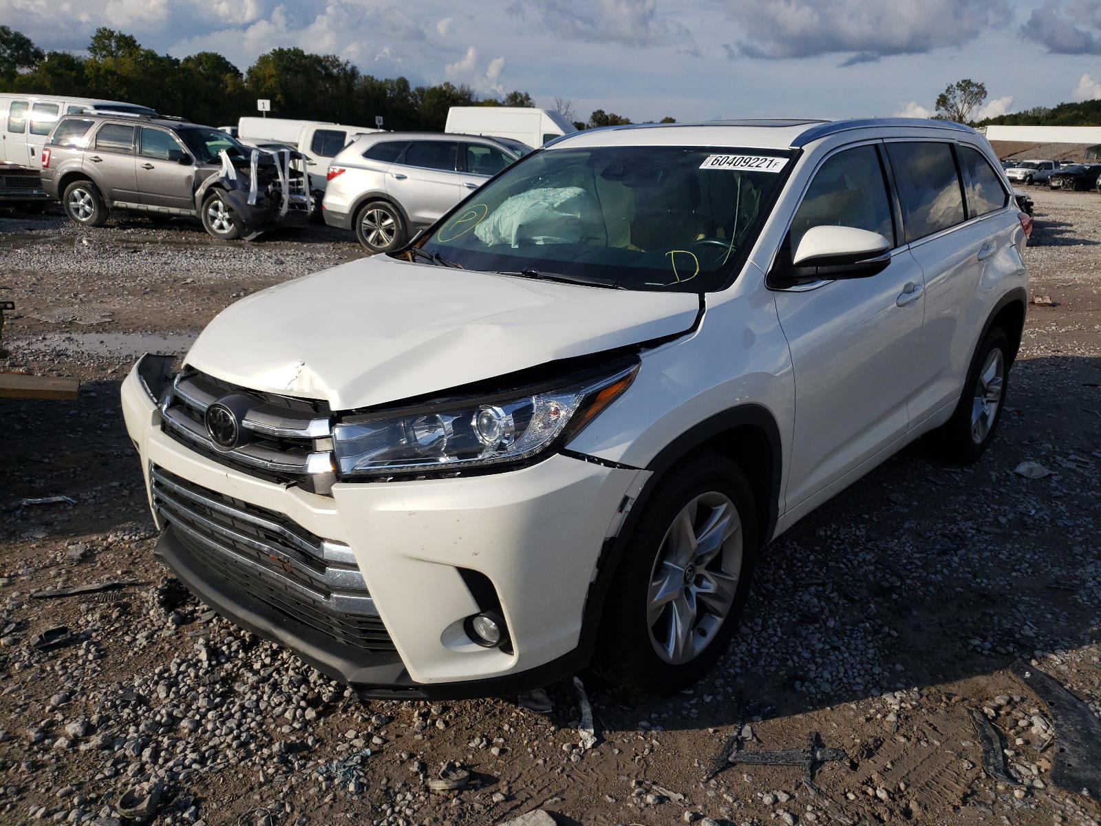 Photo 2 from auction – 2018 TOYOTA HIGHLANDER with VIN 5TDYZRFH5JS244266