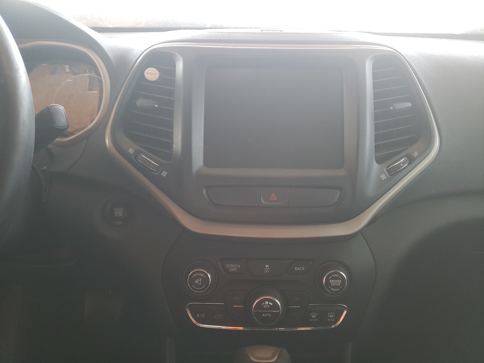 Photo 9 from auction – 2017 JEEP CHEROKEE L with VIN 1C4PJLCB1HW640401
