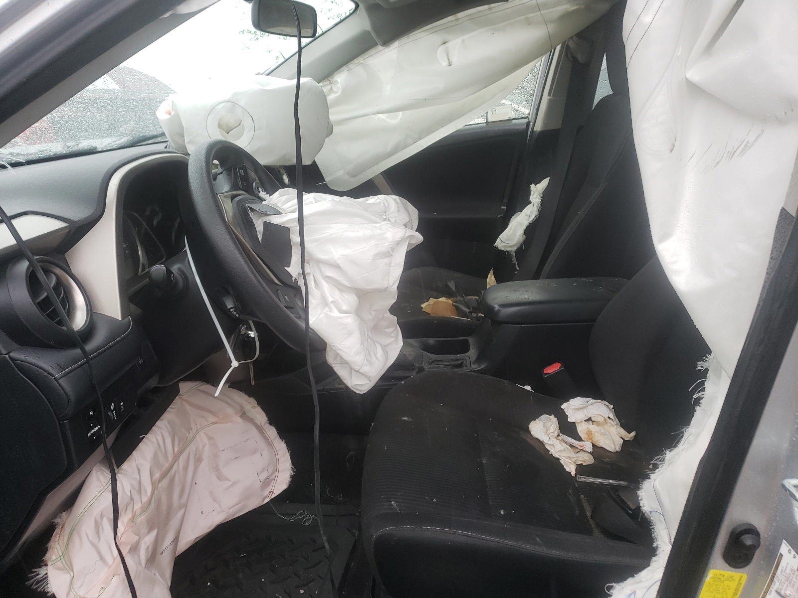 Photo 5 from auction – 2015 TOYOTA RAV4 XLE with VIN JTMRFREV2FD127705
