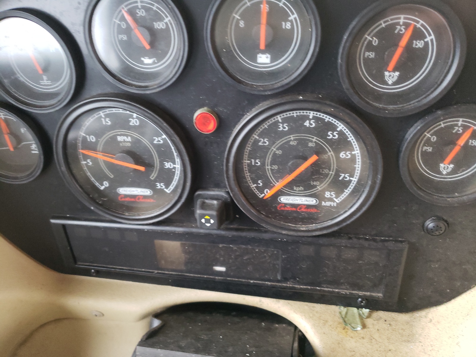 Photo 8 from auction – 2014 FREIGHTLINER TRVL HOME with VIN 4UZACGCY4ECGD2408