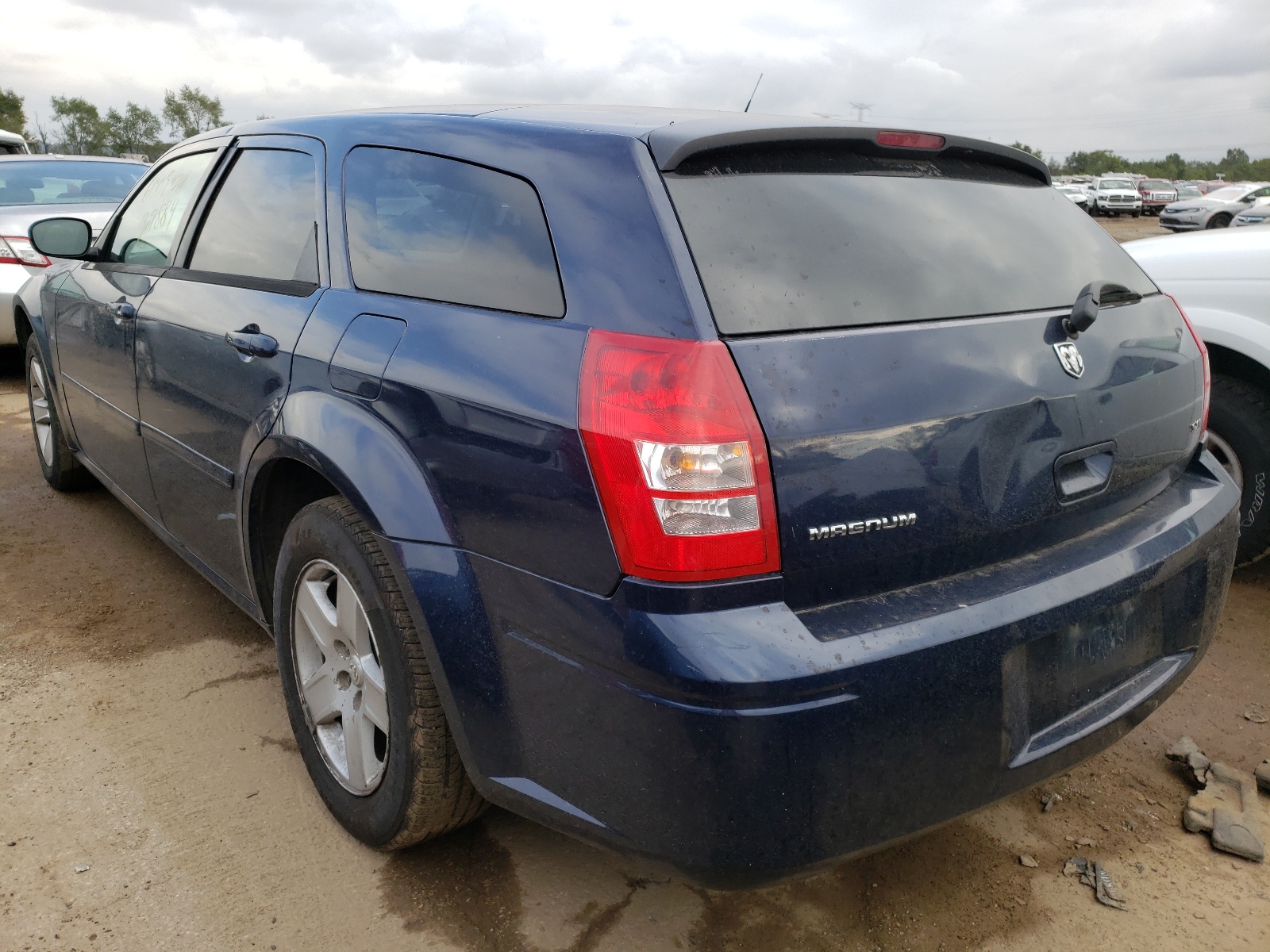 Photo 3 from auction – 2005 DODGE MAGNUM SXT with VIN 2D8FV48V15H557376