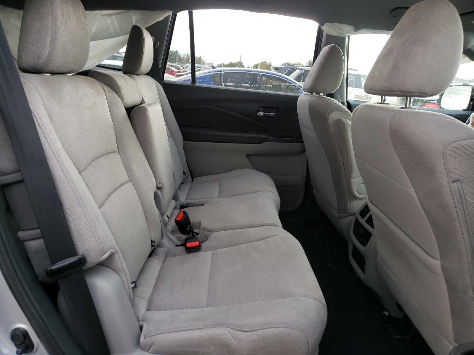 Photo 6 from auction – 2019 HONDA PILOT LX with VIN 5FNYF6H13KB079329