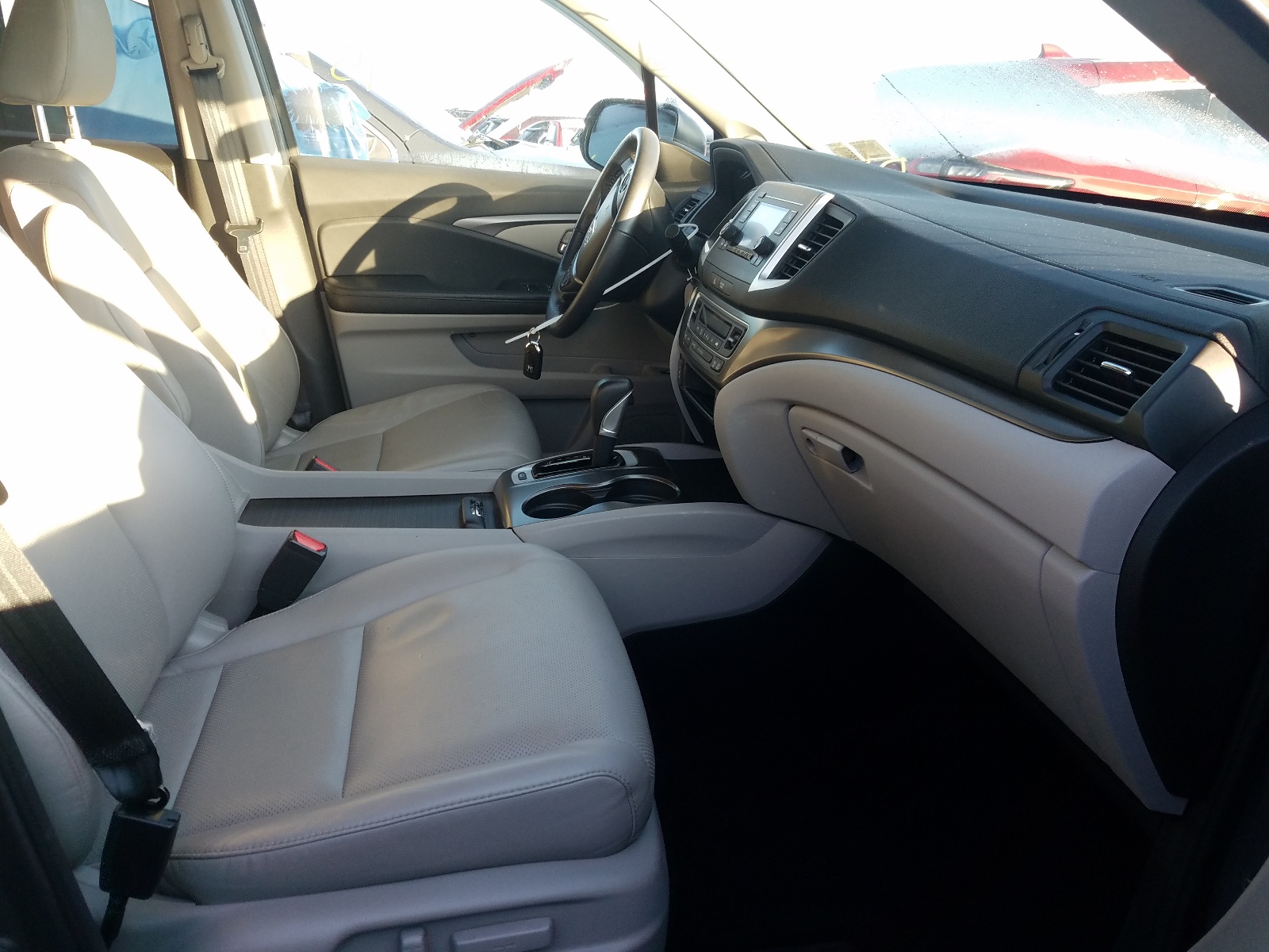 Foto 5 de la subasta – 2017 HONDA RIDGELINE con VIN 5FPYK3F56HB008173