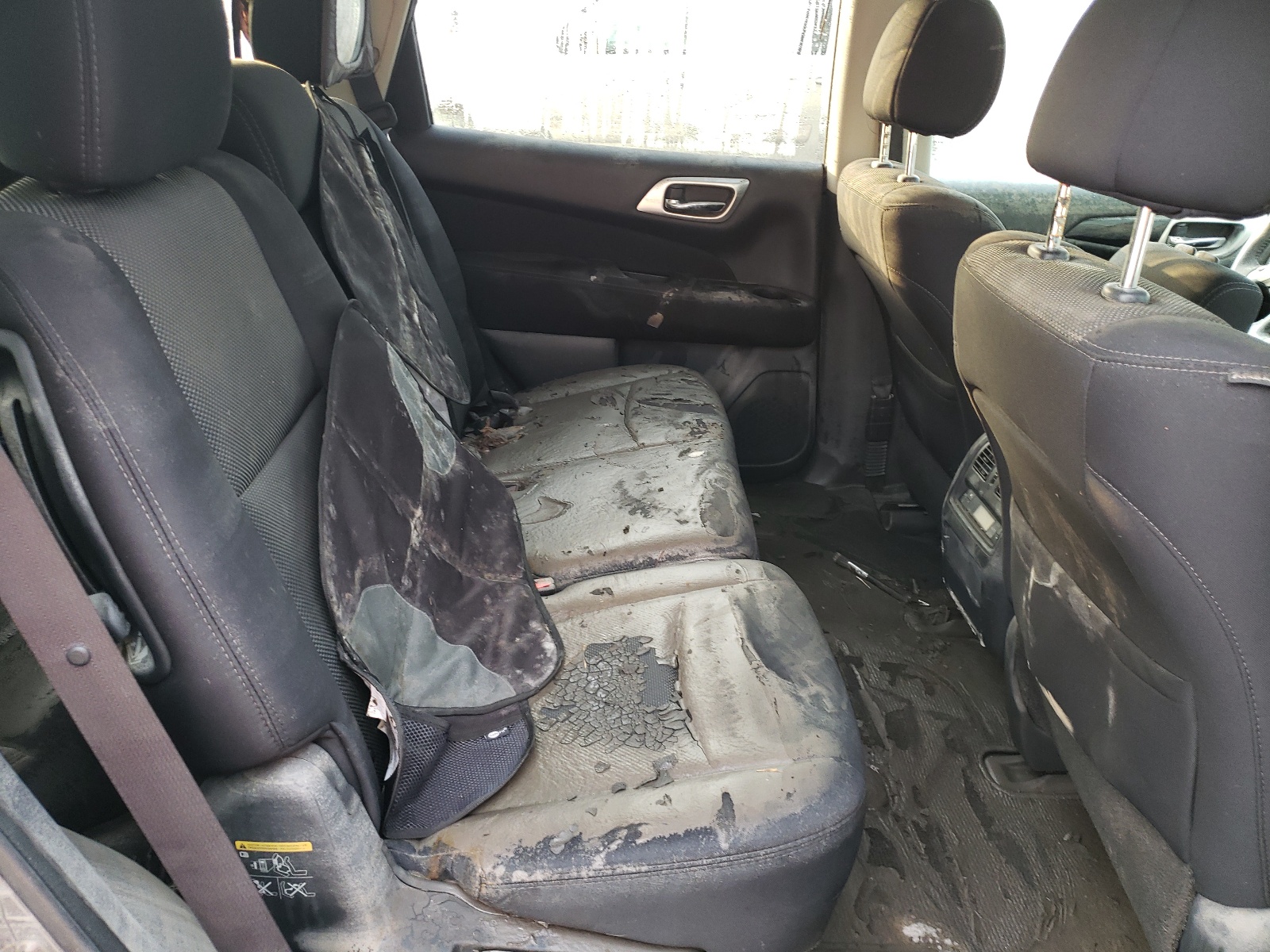 Photo 6 from auction – 2017 NISSAN PATHFINDER with VIN 5N1DR2MM1HC685101