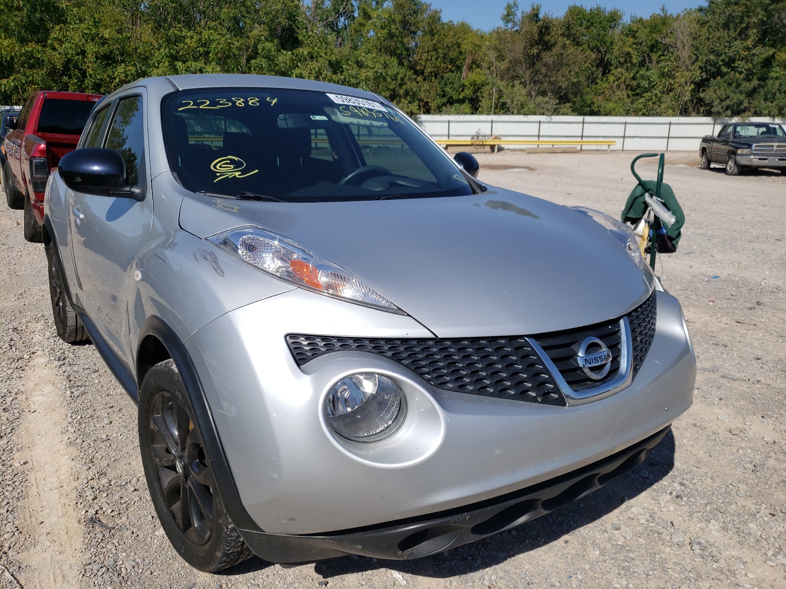 NISSAN JUKE S 2013 with VIN JN8AF5MR2DT223884 - Photo from auction