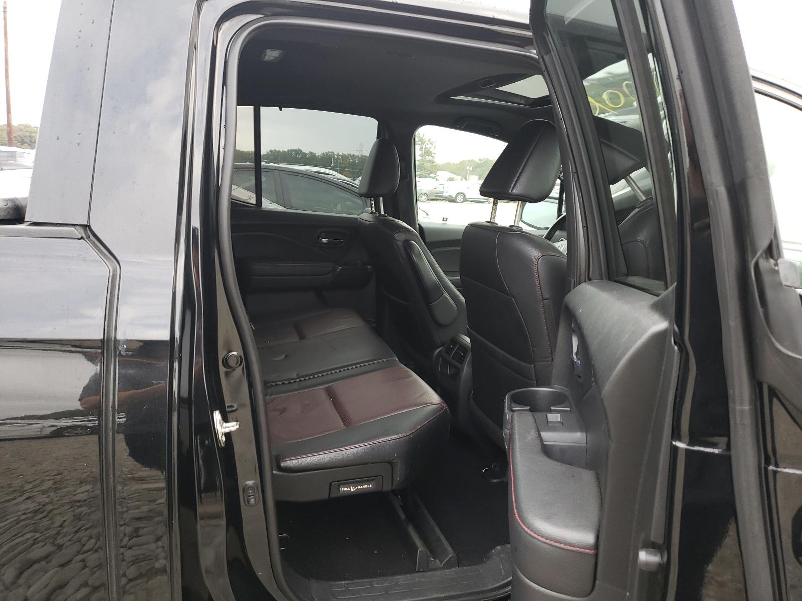 Photo 6 from auction – 2017 HONDA RIDGELINE with VIN 5FPYK3F84HB021482