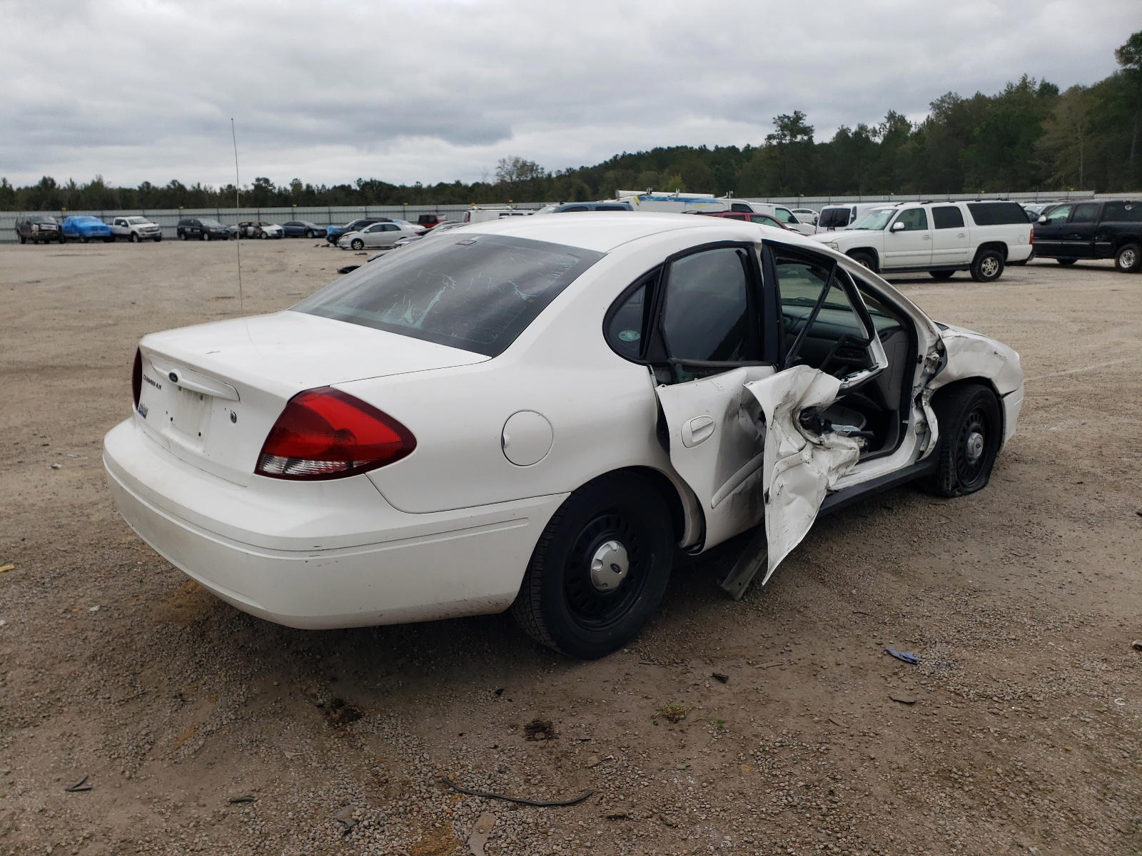 Photo 9 from auction – 2004 FORD TAURUS LX with VIN 1FAFP52204G179774