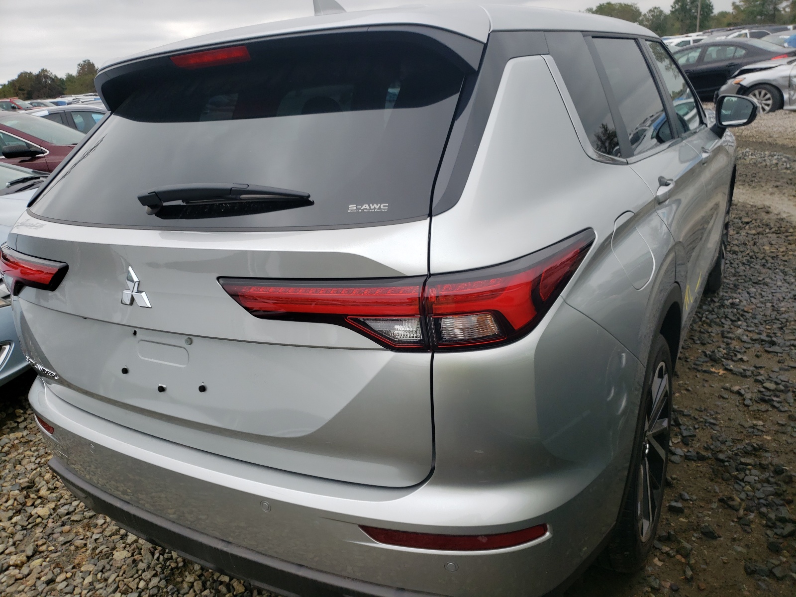 Photo 4 from auction – 2022 MITSUBISHI OUTLANDER with VIN JA4J4TA81NZ014548