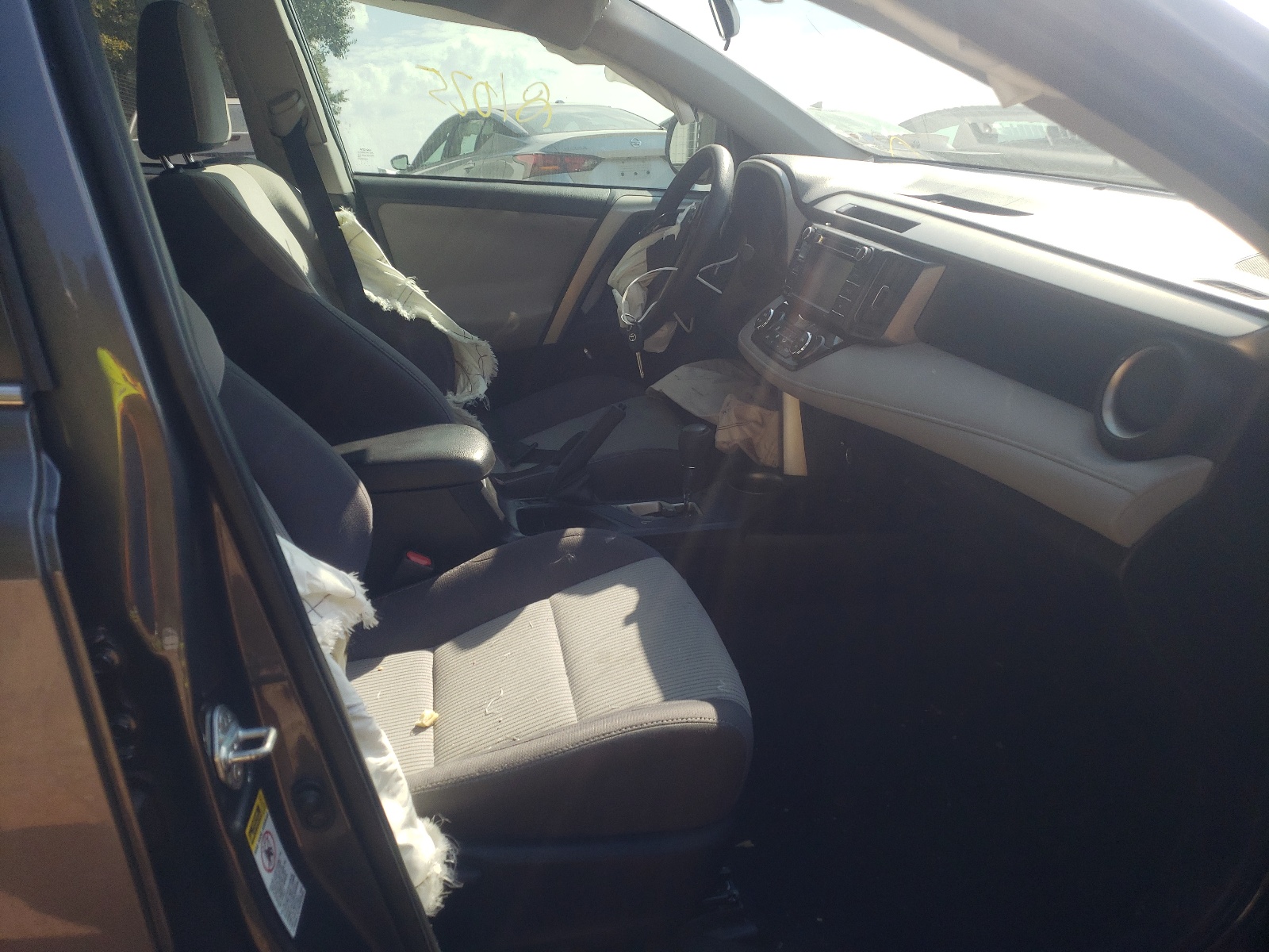 Photo 5 from auction – 2015 TOYOTA RAV4 XLE with VIN 2T3WFREV5FW223396