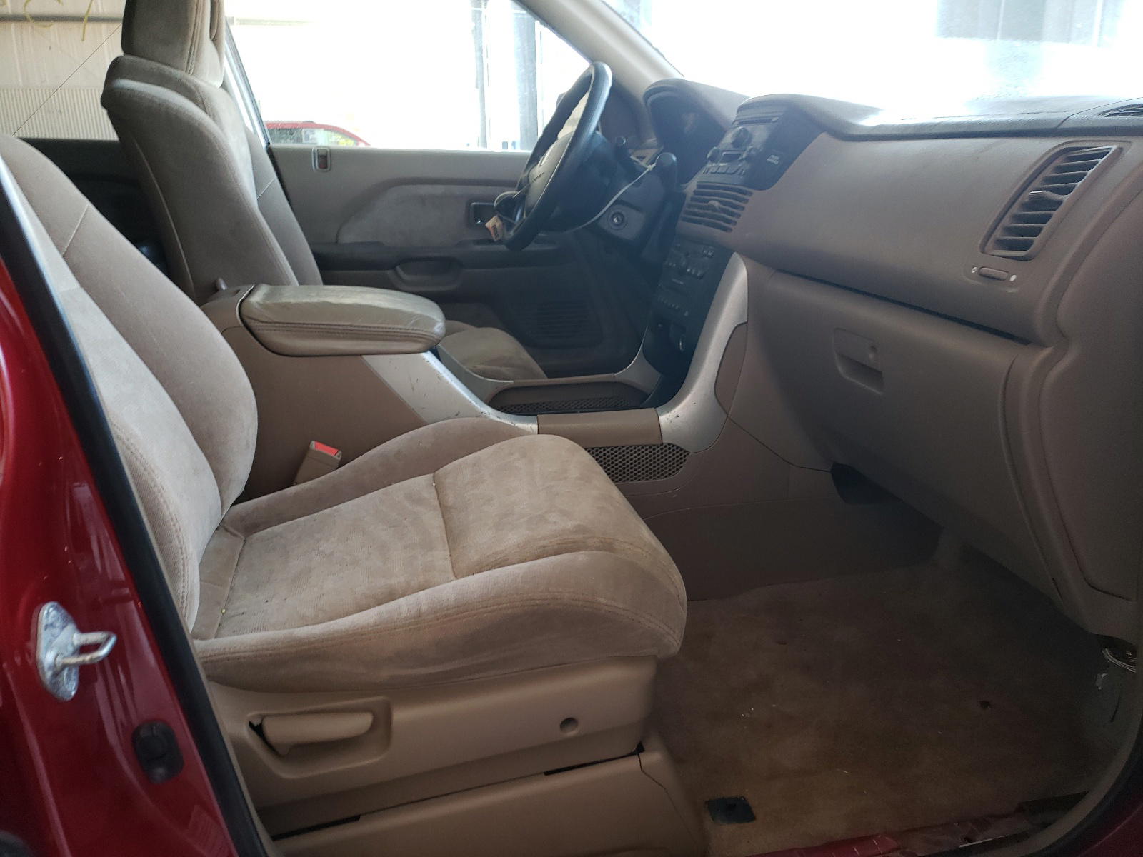 Photo 5 from auction – 2005 HONDA PILOT EX with VIN 5FNYF18435B056800