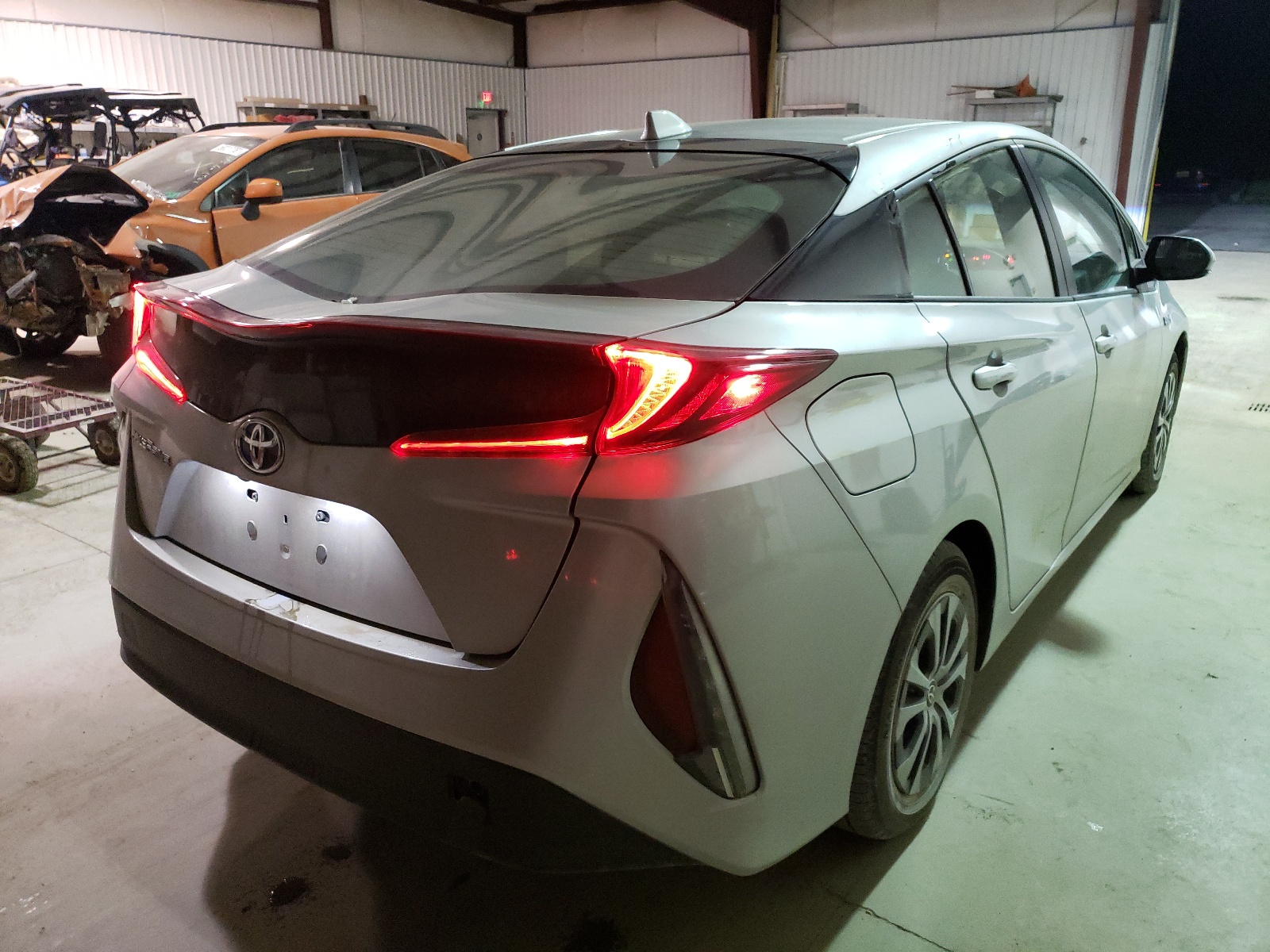 Photo 4 from auction – 2021 TOYOTA PRIUS PRIM with VIN JTDKAMFP5M3195082