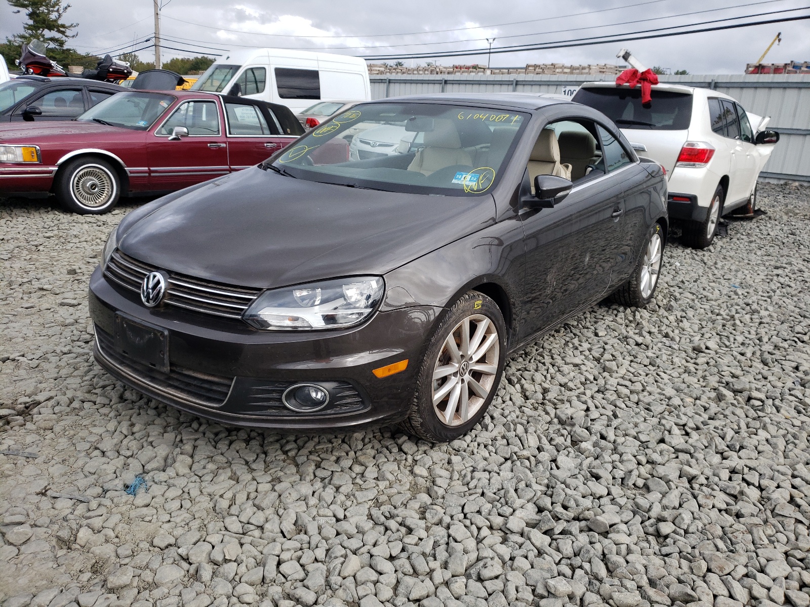 Photo 2 from auction – 2015 VOLKSWAGEN EOS KOMFOR with VIN WVWBW8AH5FV003059