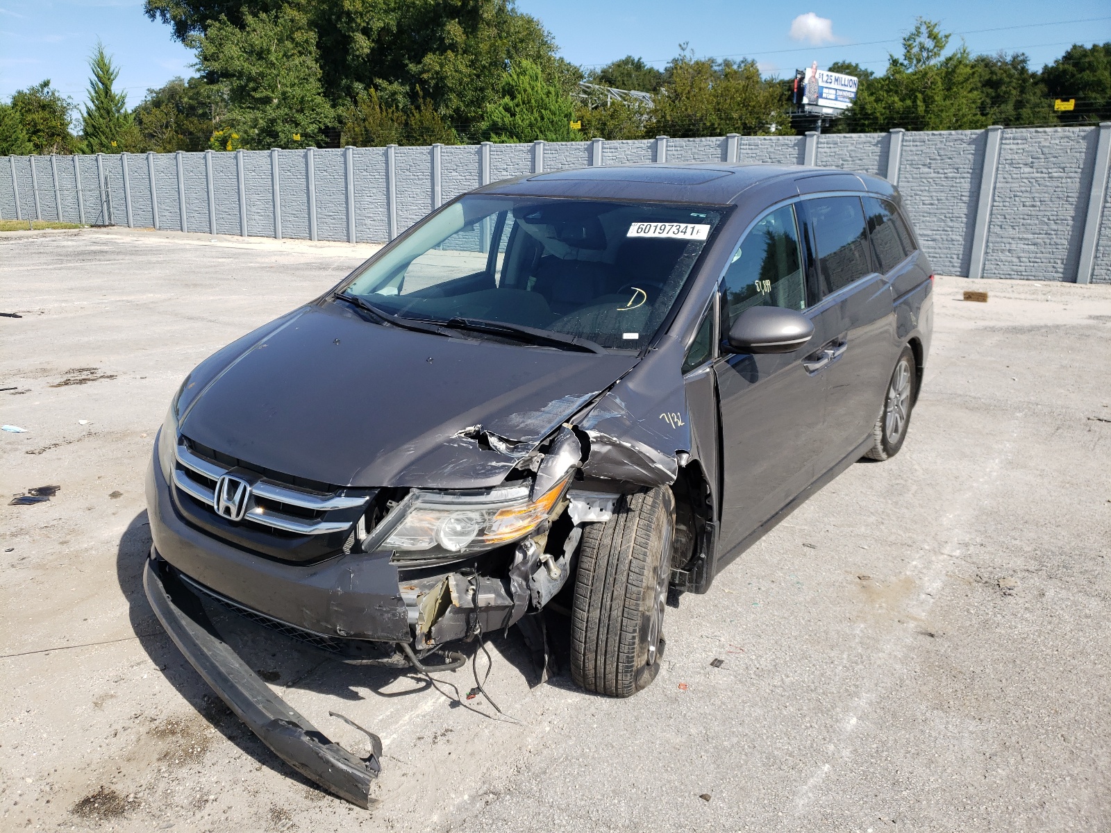 Photo 2 from auction – 2014 HONDA ODYSSEY TO with VIN 5FNRL5H96EB054572