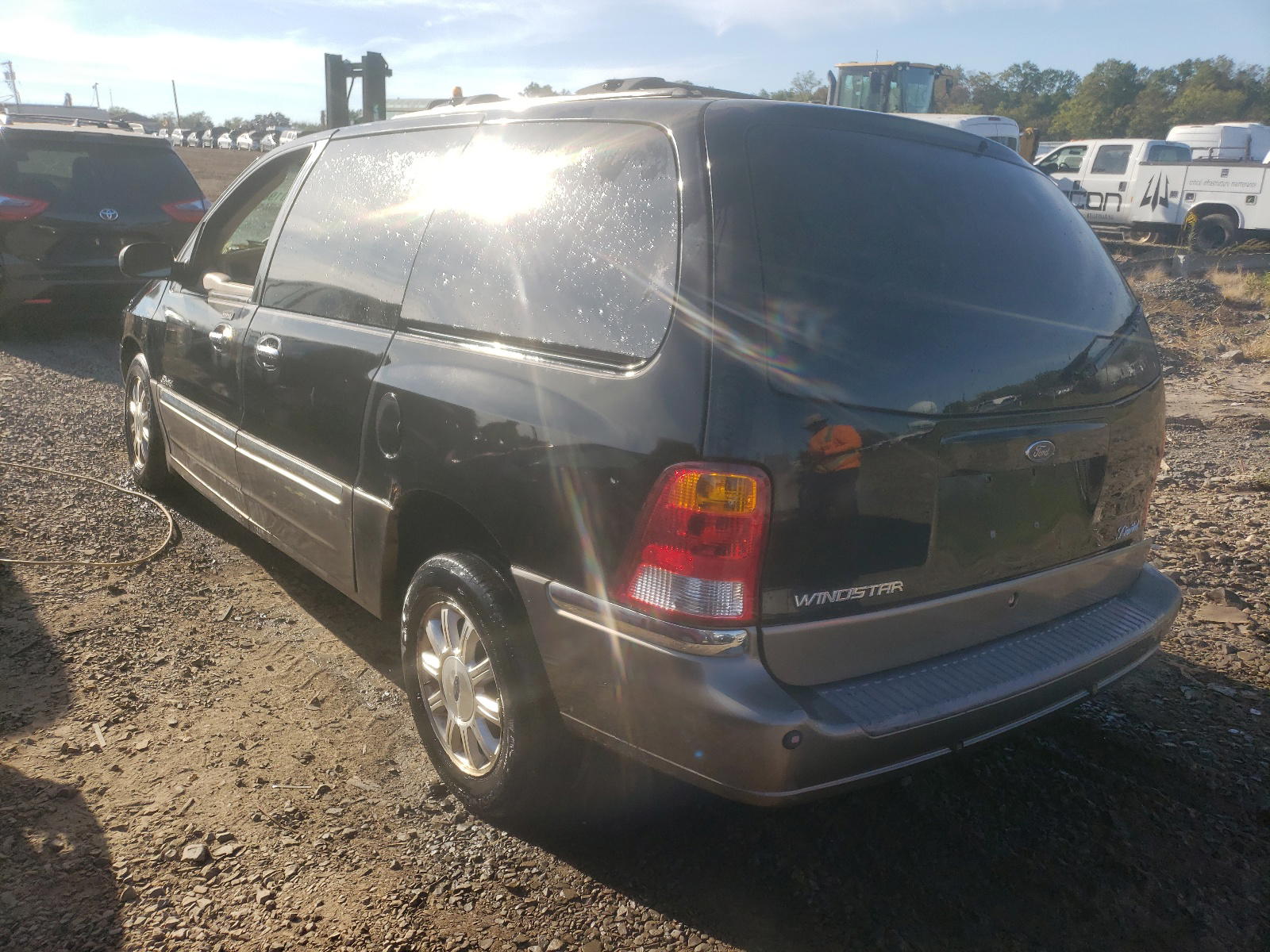 Photo 3 from auction – 2002 FORD WINDSTAR L with VIN 2FMDA58452BB83976