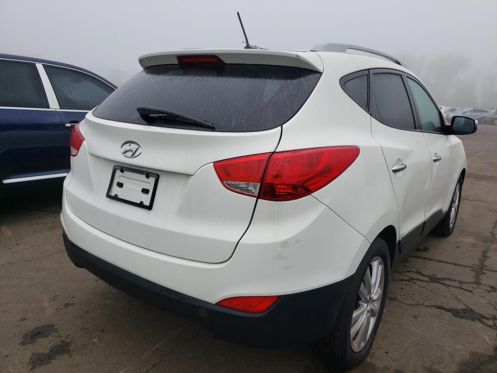 Photo 4 from auction – 2011 HYUNDAI TUCSON with VIN KM8JUCAC0AU023044