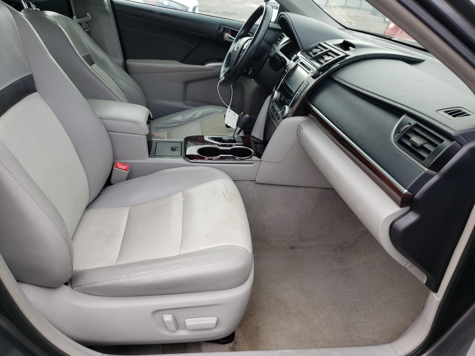 Photo 5 from auction – 2014 TOYOTA CAMRY L with VIN 4T4BF1FK2ER434900