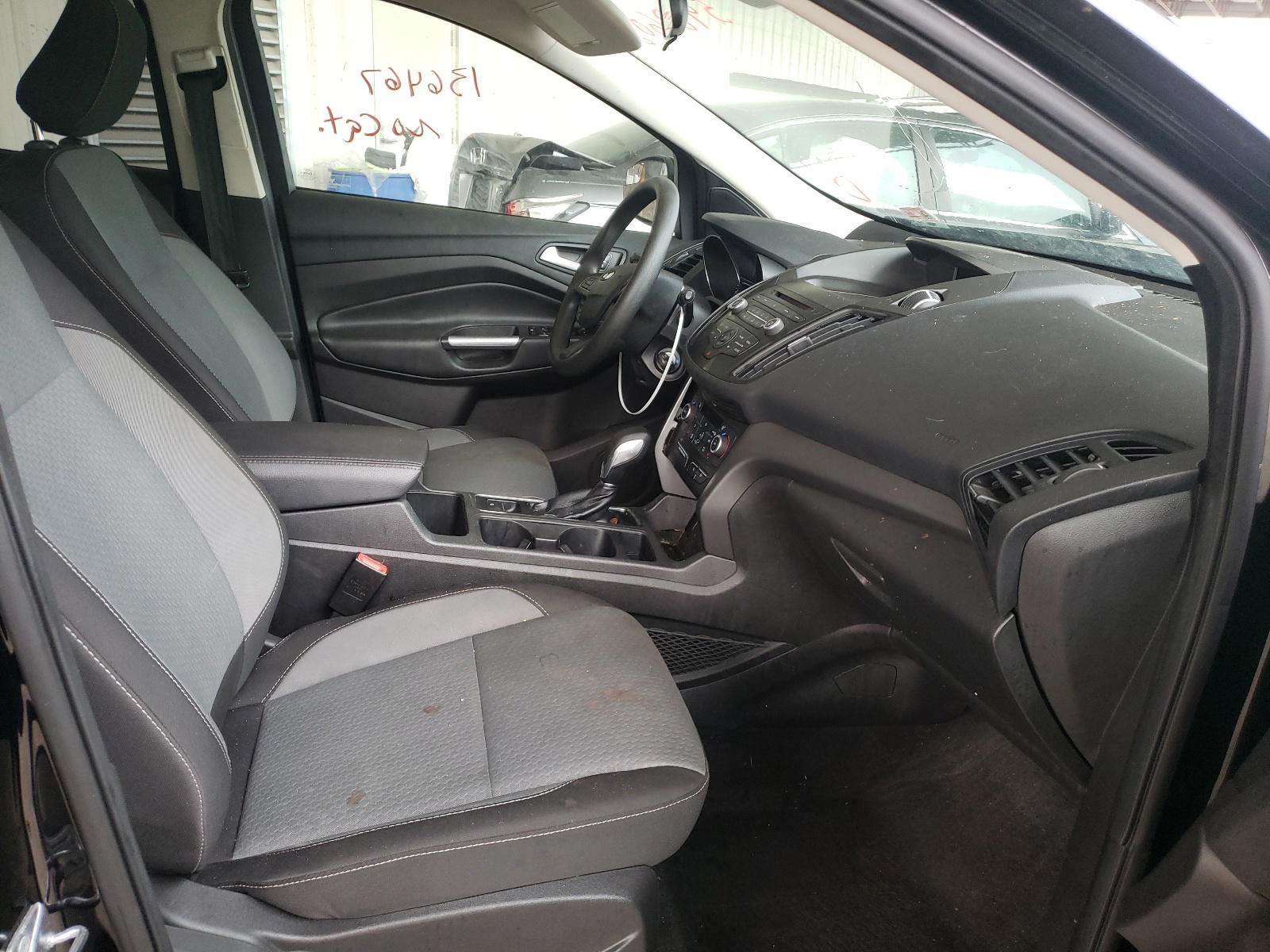 Photo 5 from auction – 2018 FORD ESCAPE SE with VIN 1FMCU9GD4JUC40396