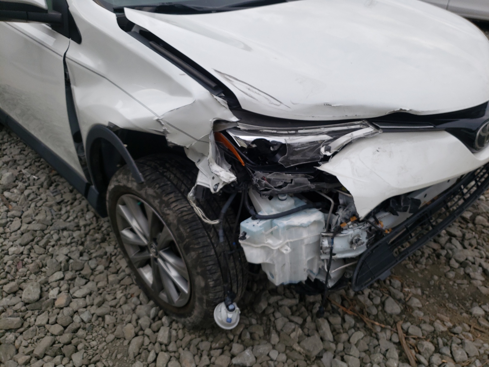 Photo 9 from auction – 2017 TOYOTA RAV4 LIMIT with VIN 2T3YFREV9HW325926