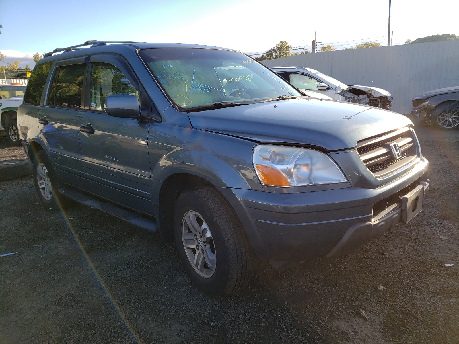 HONDA PILOT EXL 2005 with VIN 2HKYF18735H567404 - Photo from auction