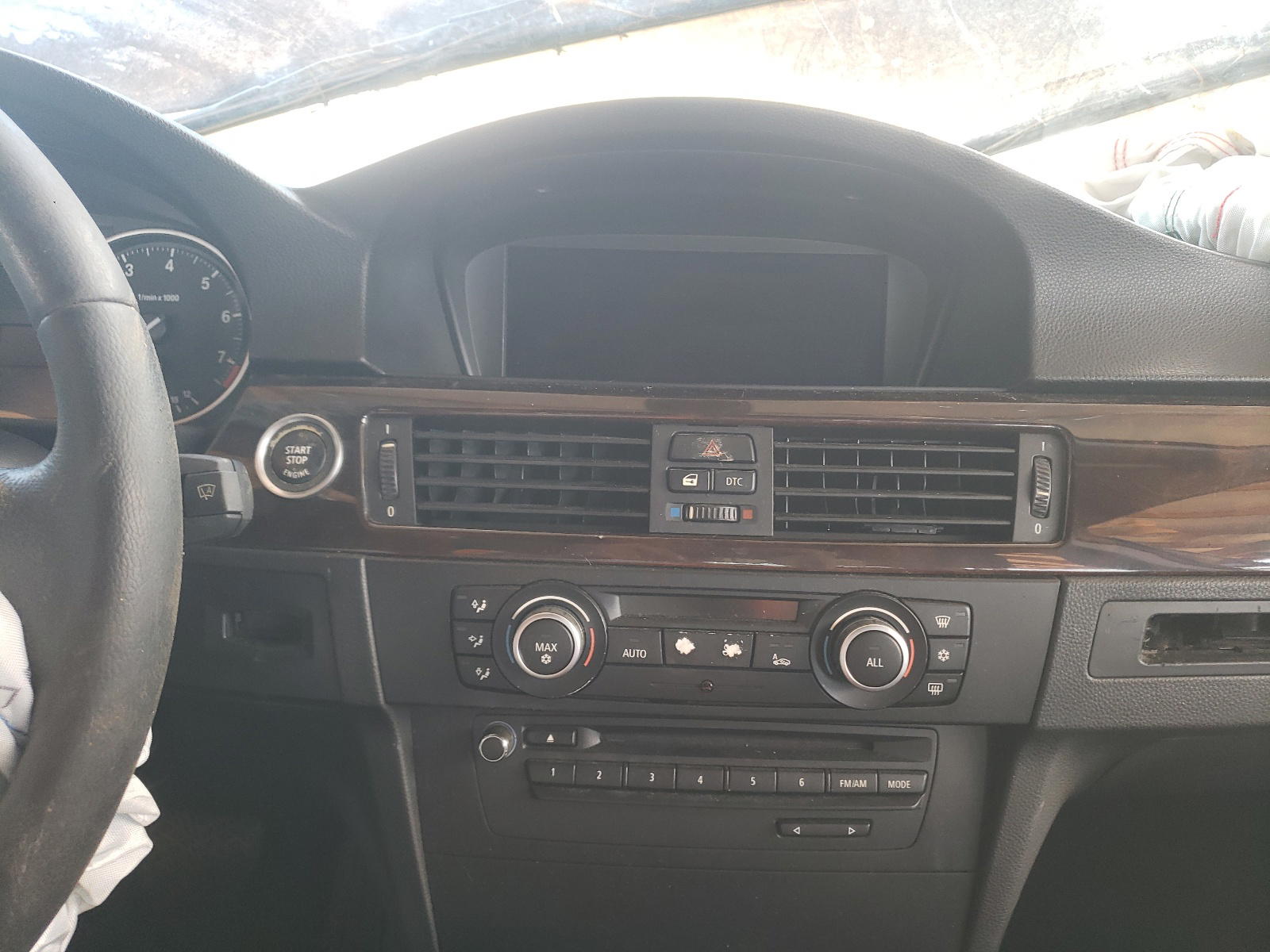 Photo 9 from auction – 2011 BMW 328 with VIN WBAPH7C50BE675132