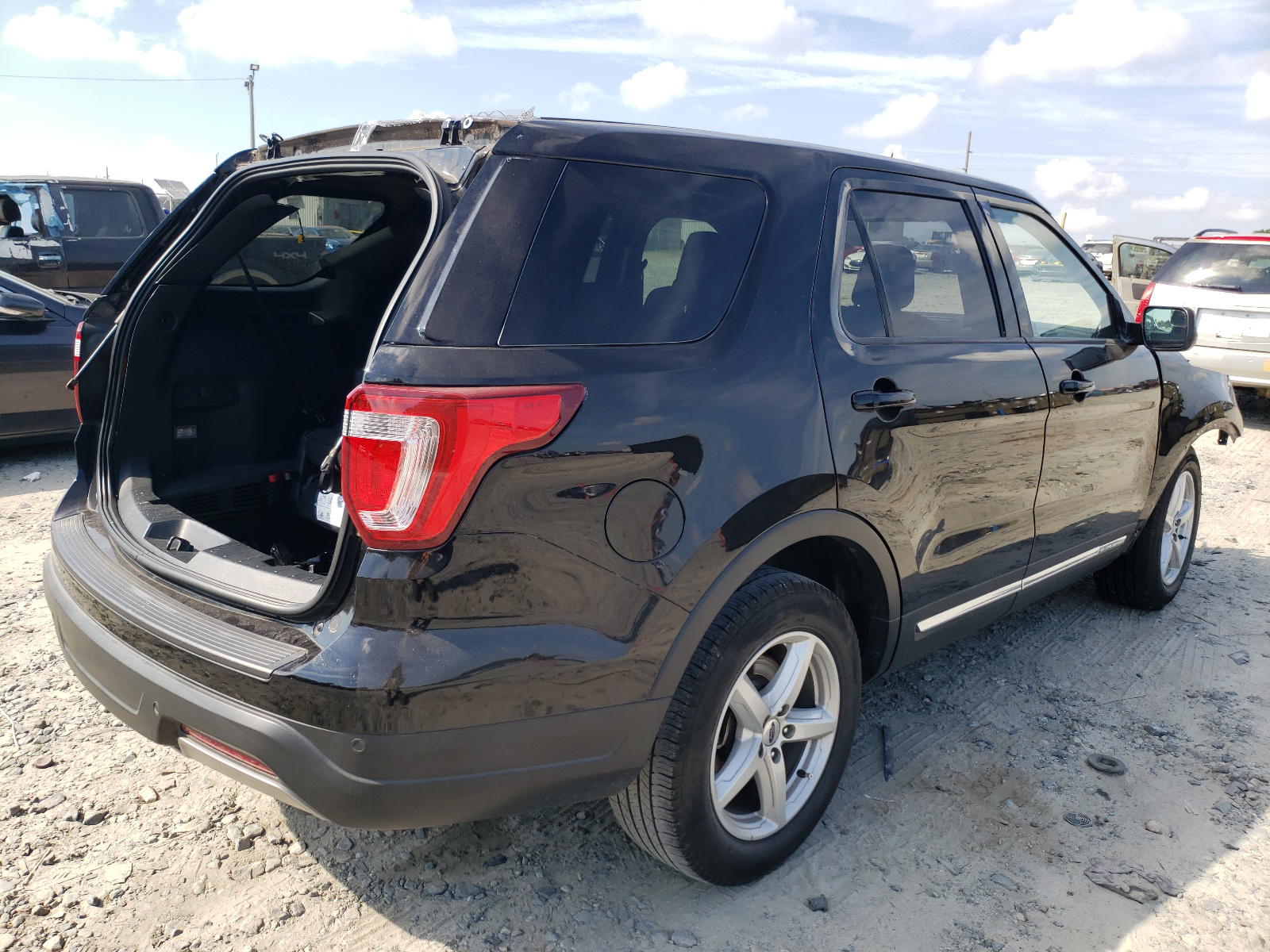 Photo 4 from auction – 2019 FORD EXPLORER X with VIN 1FM5K7D88KGB01625