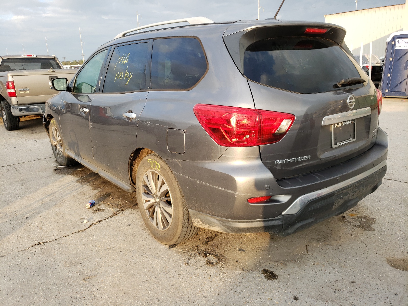 Photo 3 from auction – 2017 NISSAN PATHFINDER with VIN 5N1DR2MM1HC685101