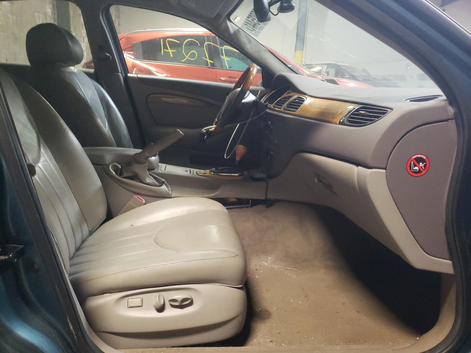 Photo 5 from auction – 2001 JAGUAR S-TYPE with VIN SAJDA01N91FM08943
