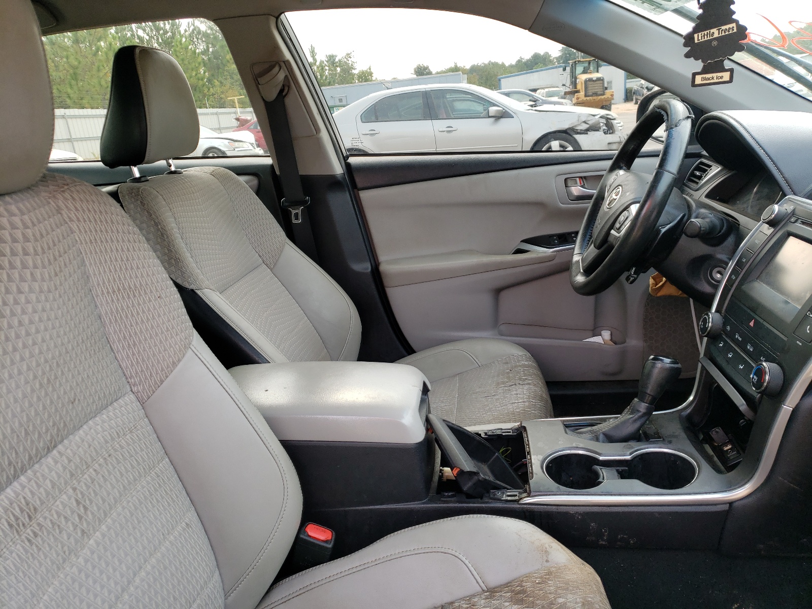 Photo 5 from auction – 2015 TOYOTA CAMRY LE with VIN 4T1BF1FK6FU071271