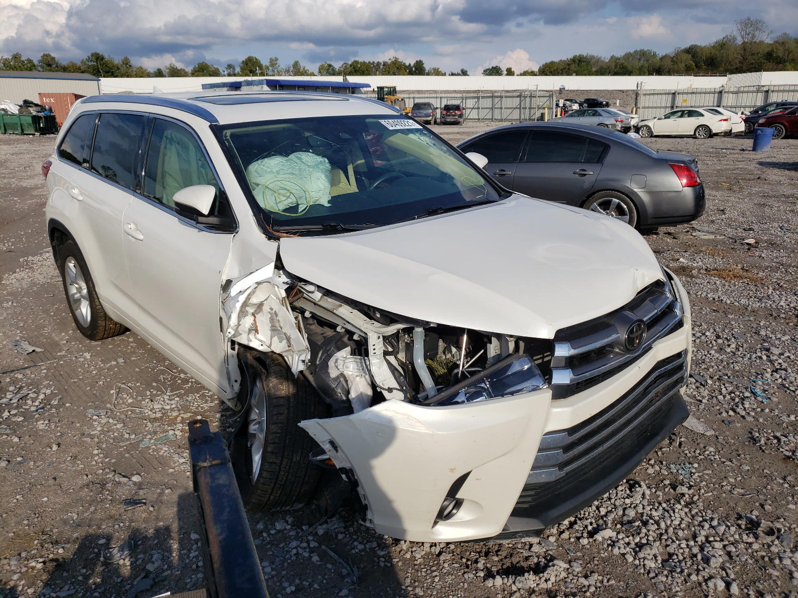 TOYOTA HIGHLANDER 2018 with VIN 5TDYZRFH5JS244266 - Photo from auction
