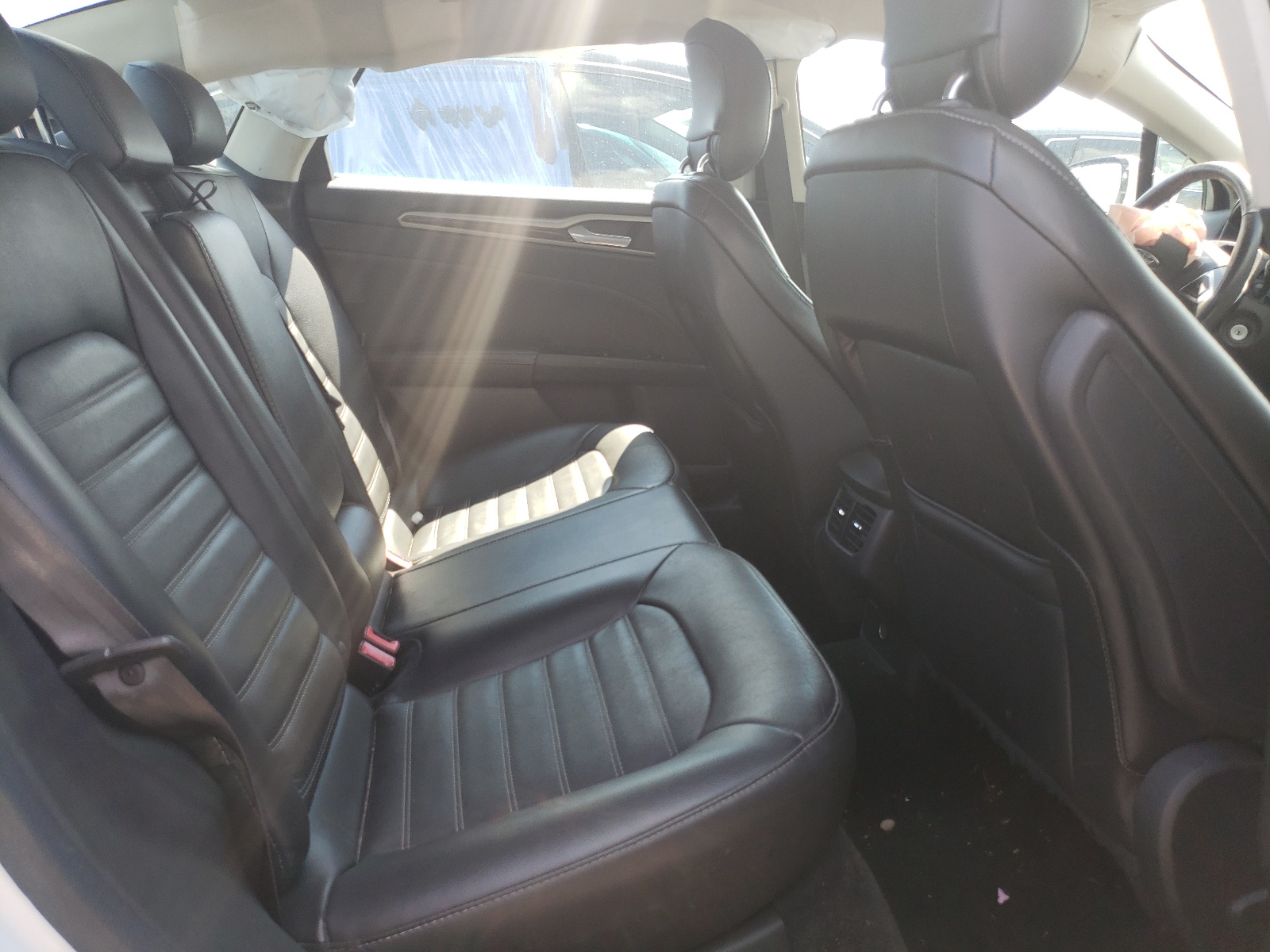 Photo 6 from auction – 2015 FORD FUSION SE with VIN 3FA6P0HD3FR129944