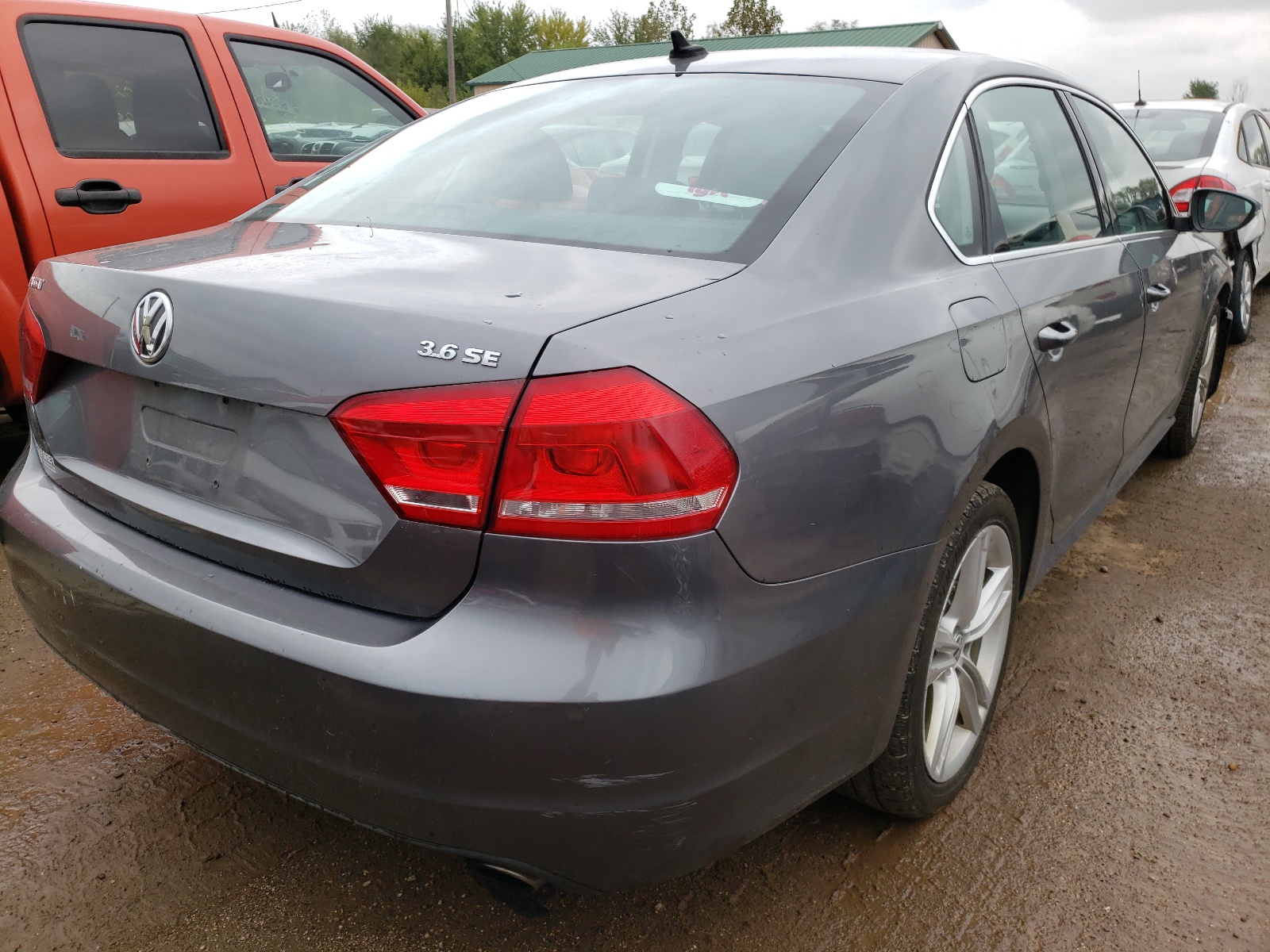 Photo 4 from auction – 2012 VOLKSWAGEN PASSAT SE with VIN 1VWBM7A38CC059926