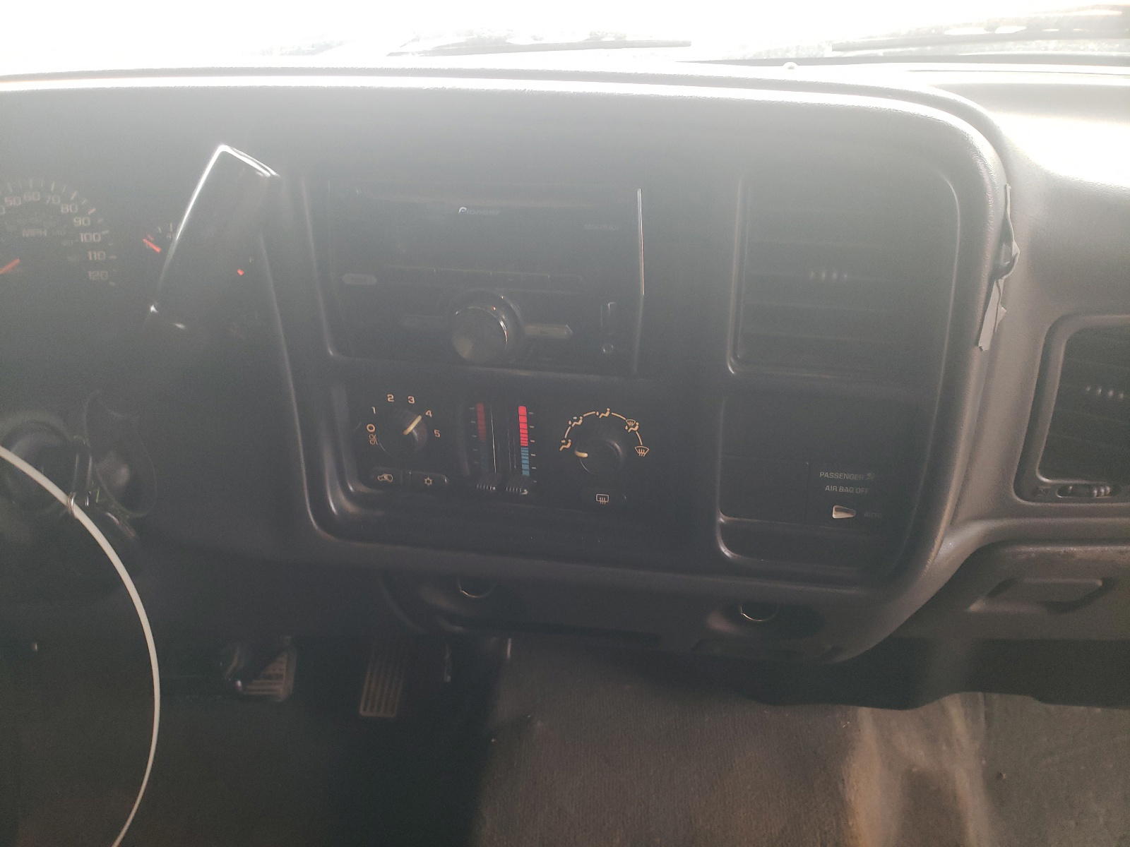 Photo 9 from auction – 2004 CHEVROLET SILVERADO with VIN 2GCEC19T641337184