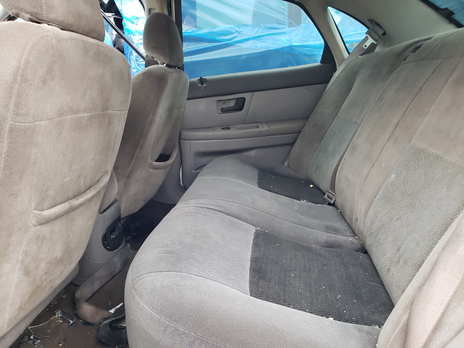 Zdjęcie 6 z aukcji – 2004 FORD TAURUS LX z VIN 1FAFP52204G179774